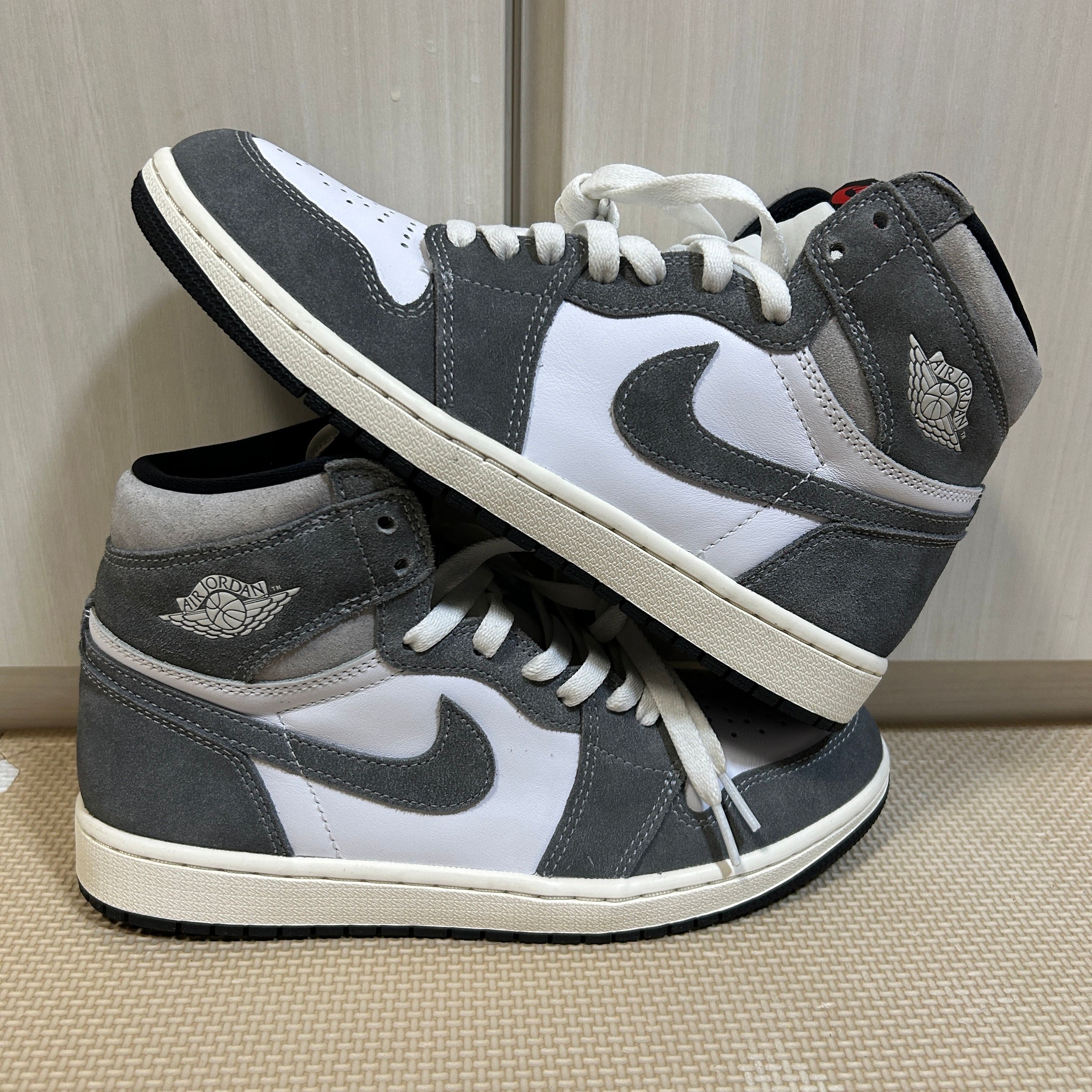 Nike Air Jordan 1 Retro High OG "Black and Smoke Grey"