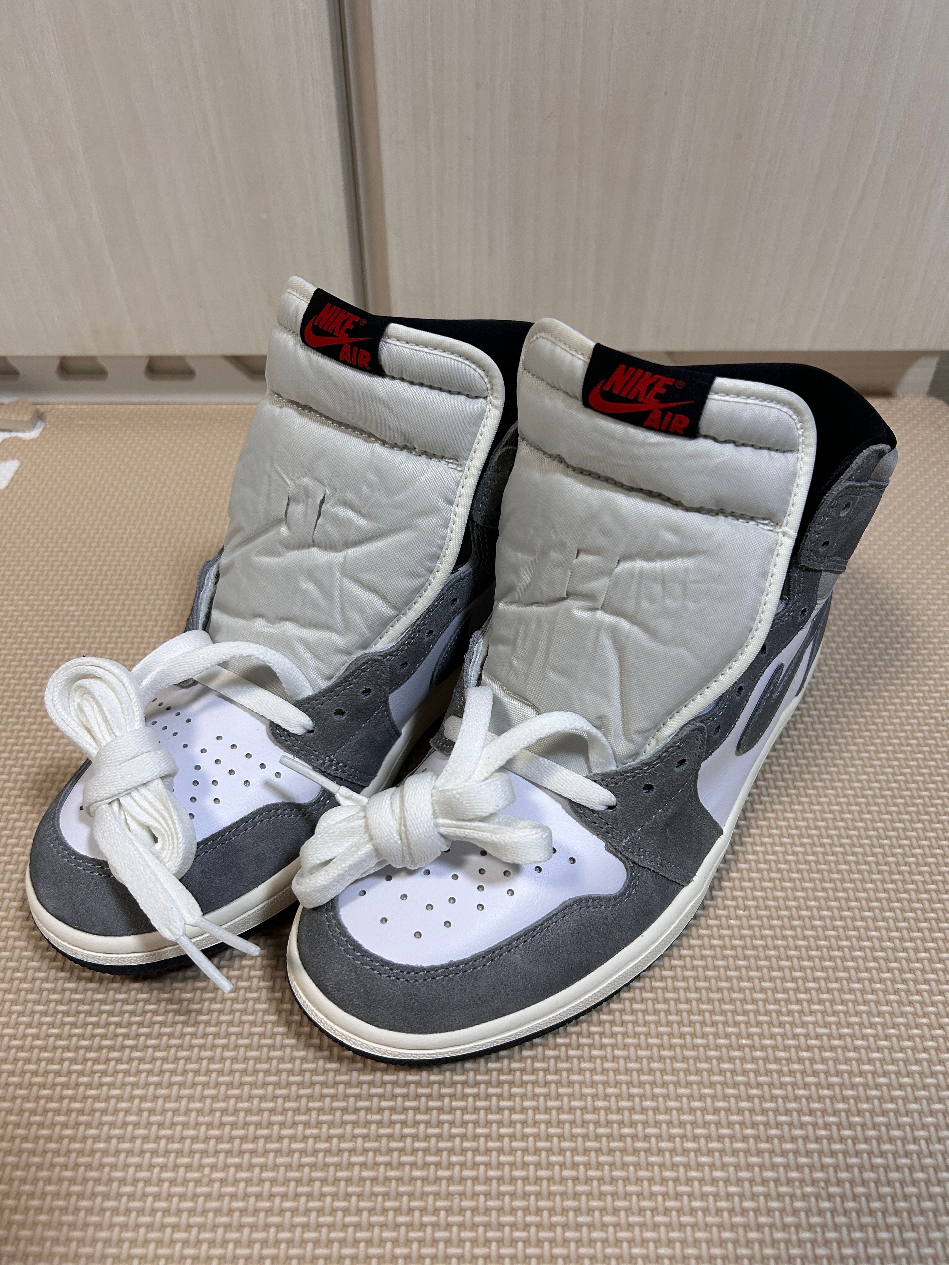 Nike Air Jordan 1 Retro High OG "Black and Smoke Grey"