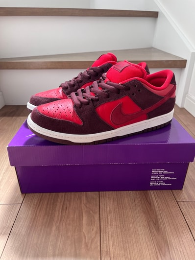 Nike SB Dunk Low "Cherry"