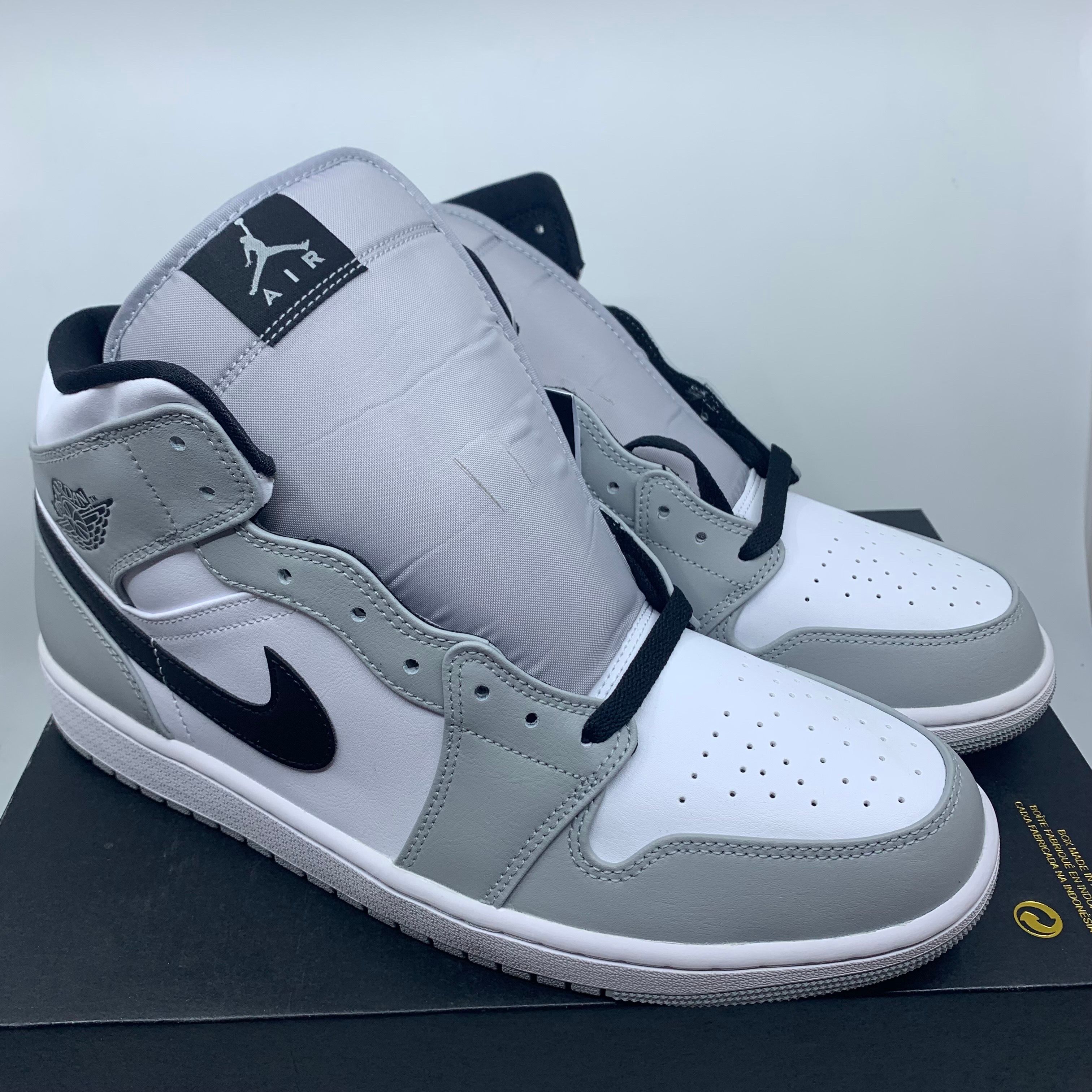 Nike Air Jordan 1 Mid "Light Smoke Grey/White/Black"
