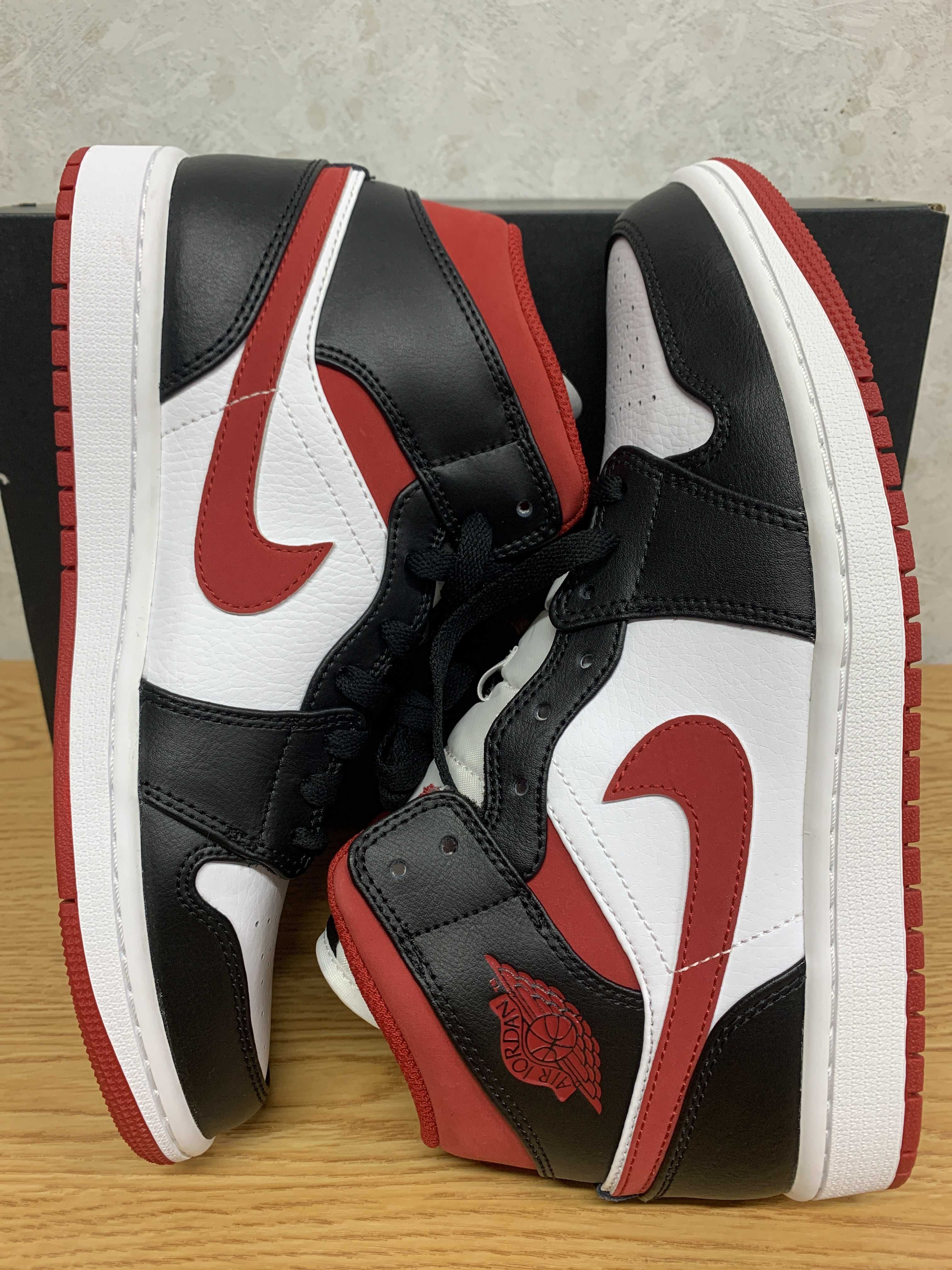 Nike Air Jordan 1 Mid "White/Gym Red Black"