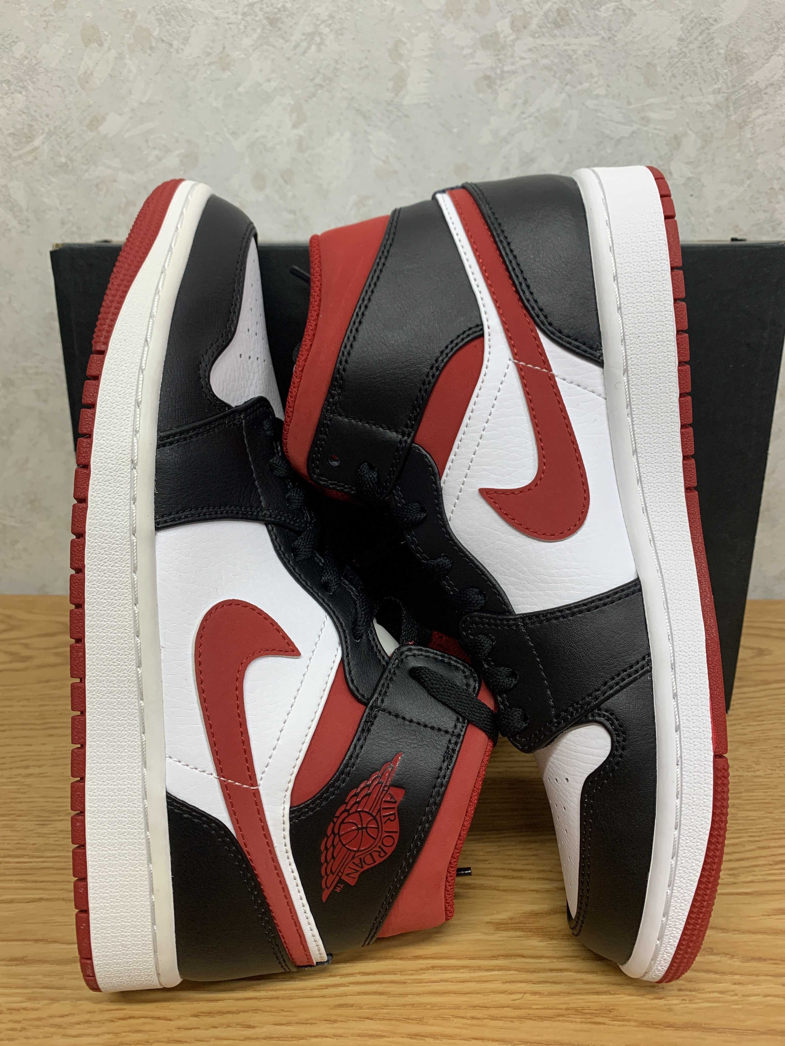 Nike Air Jordan 1 Mid "White/Gym Red Black"