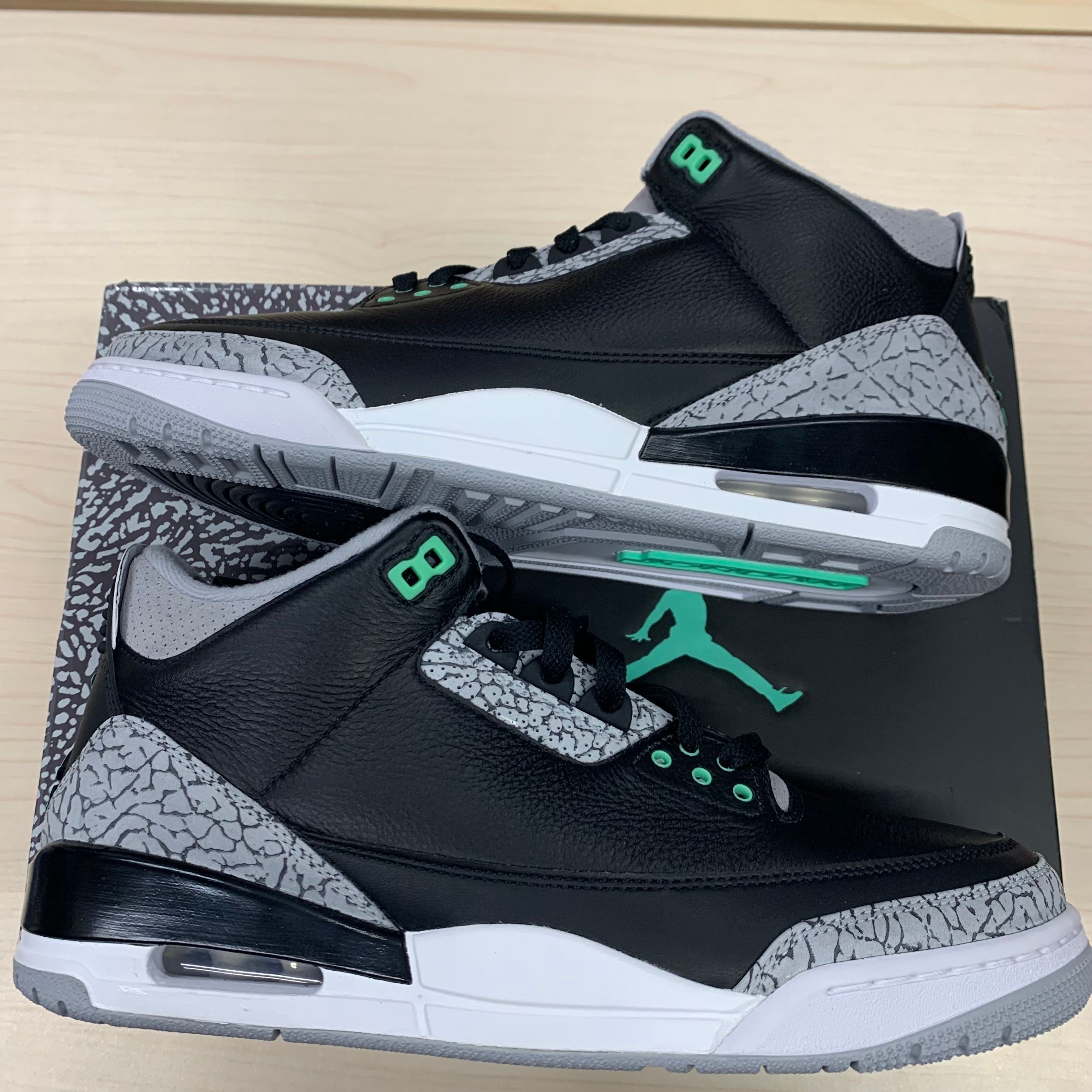 Nike Air Jordan 3 Retro "Green Glow"