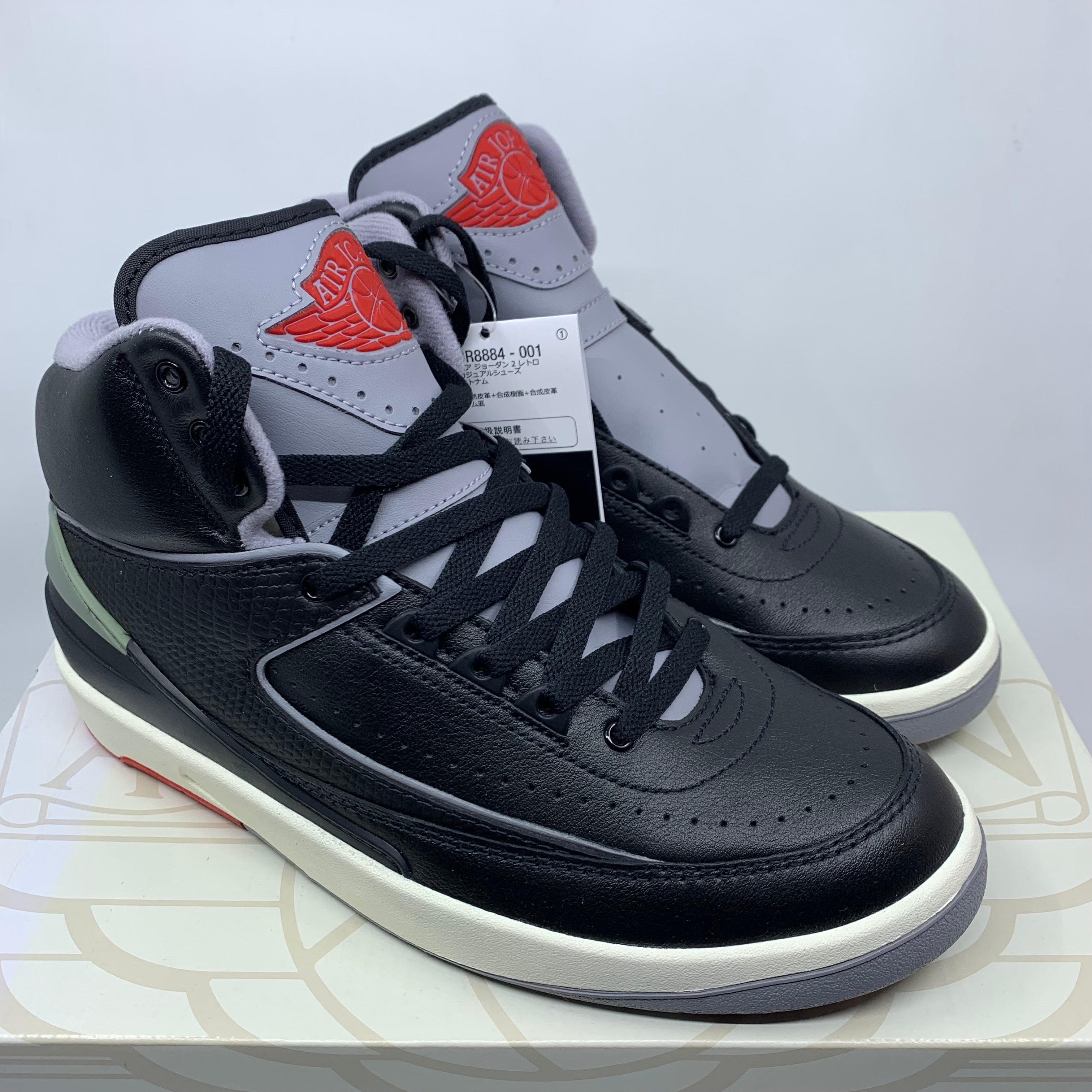 ナイキ エアジョーダン2 レトロ "ブラック セメント"