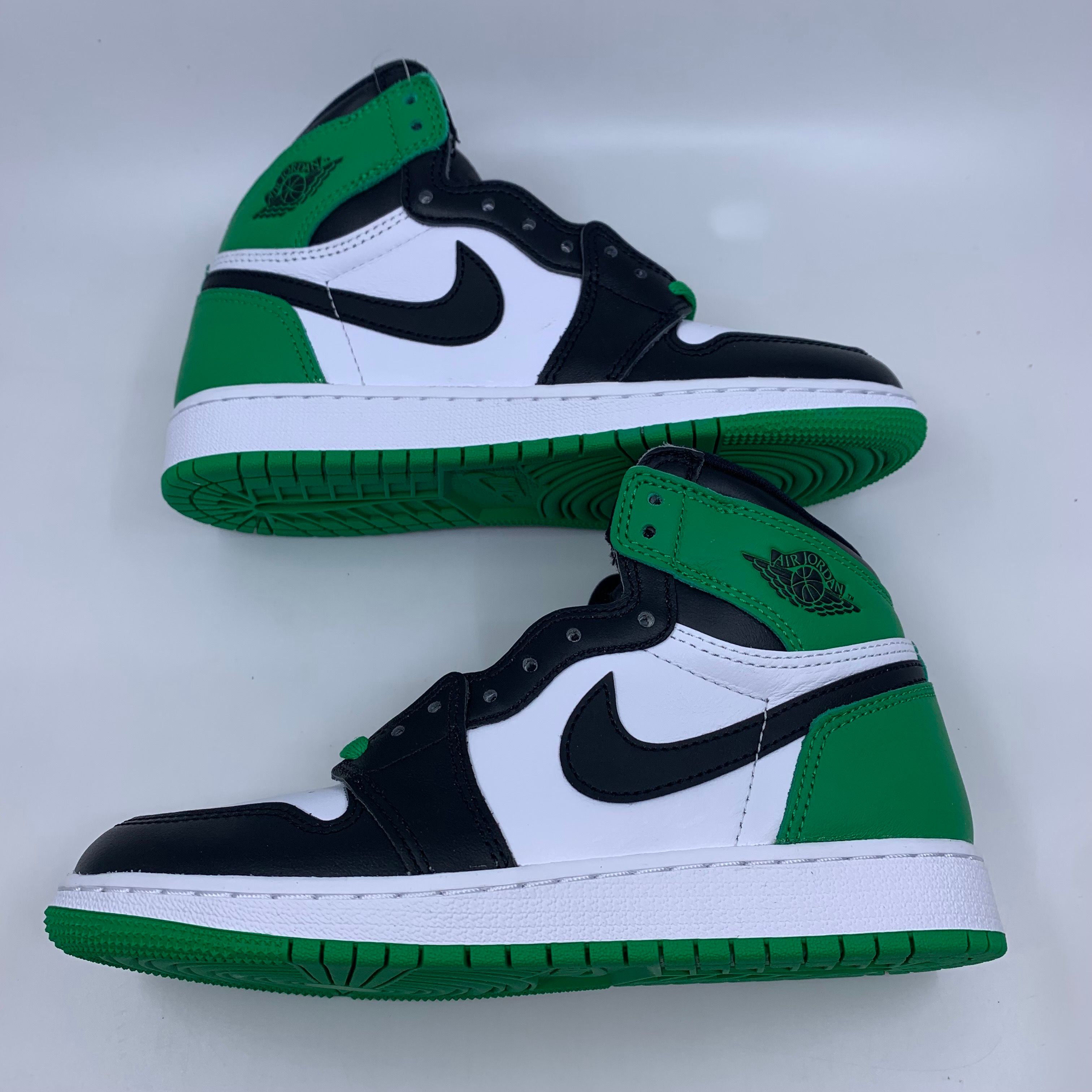 Nike GS Air Jordan 1 Retro High OG "Celtics/Black and Lucky Green" (2023)