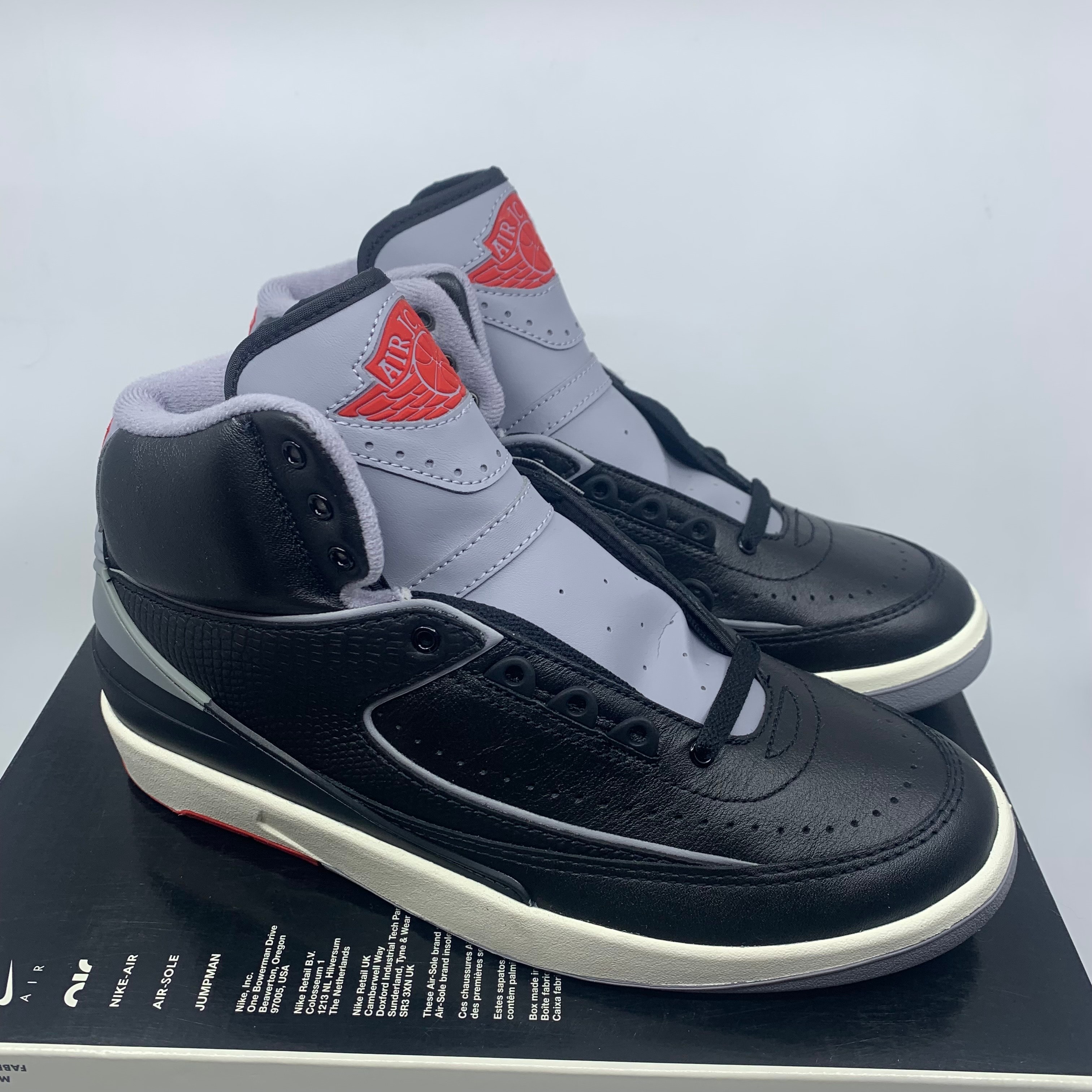 ナイキ エアジョーダン2 レトロ "ブラック セメント"