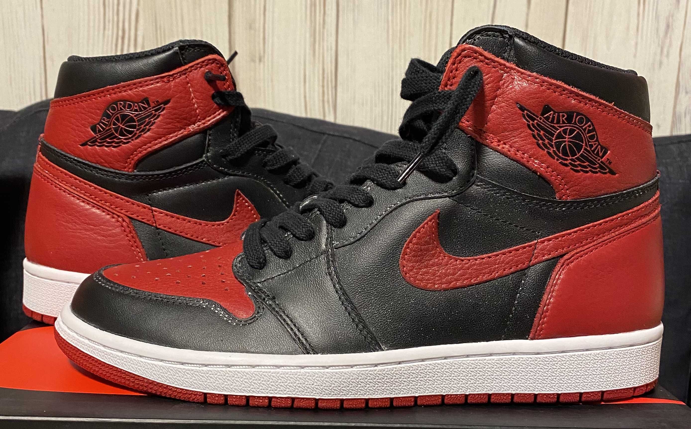 Nike Air Jordan 1 Retro High OG "Bred/Banned" (2016)