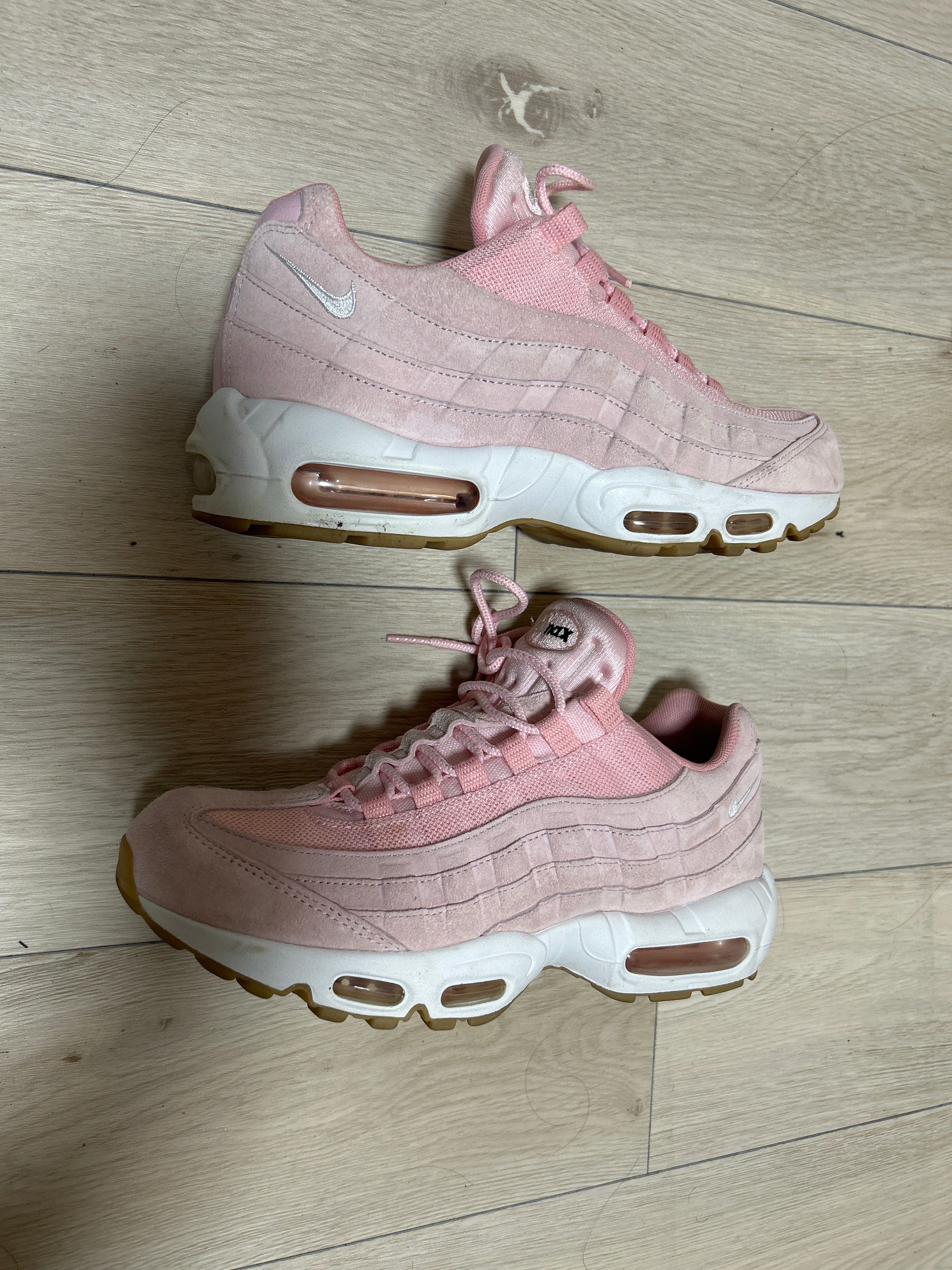 Nike Women's Air Max 95 SE "Fireberry"