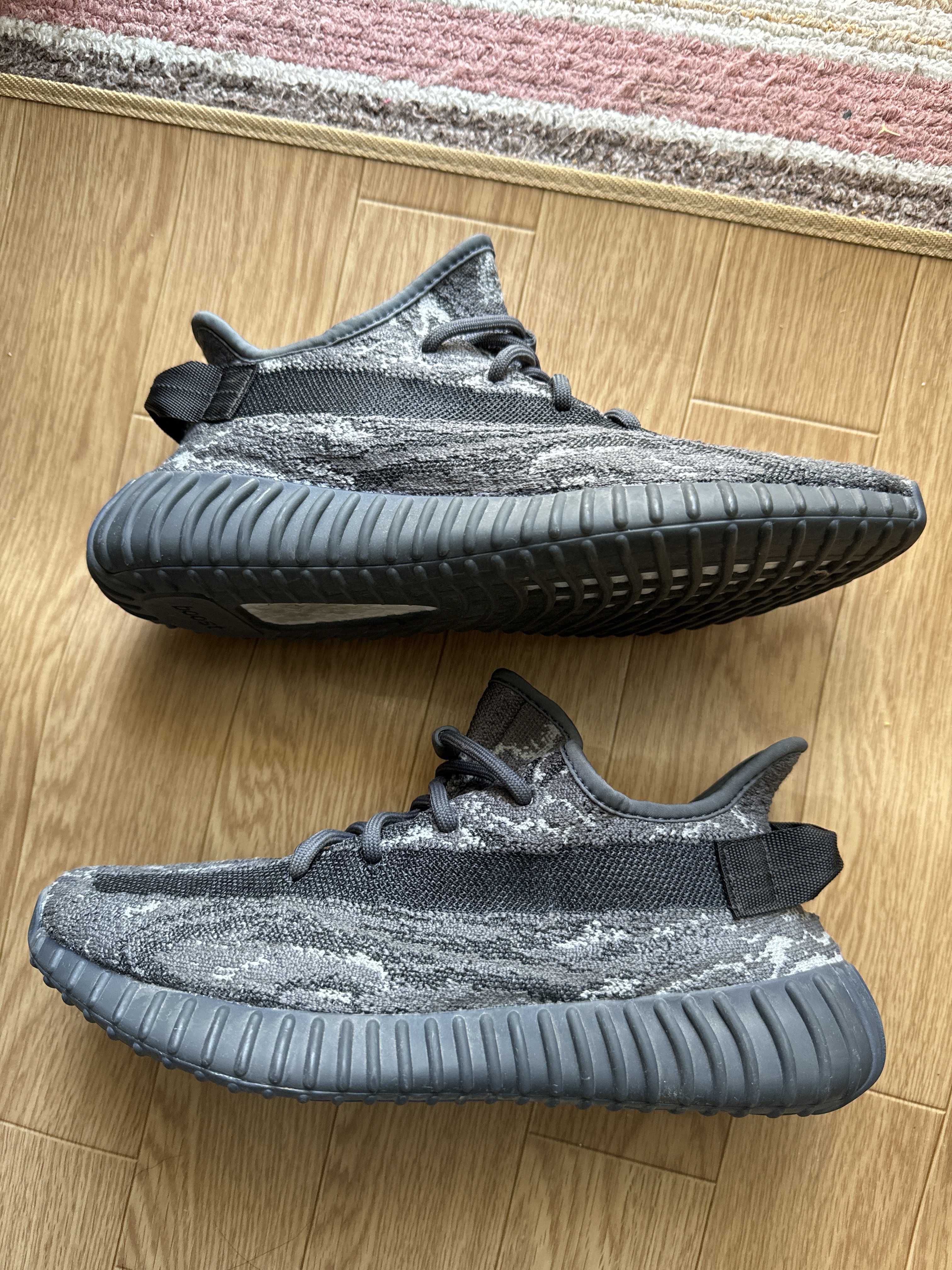 adidas YEEZY Boost 350V2 "Dark Salt"