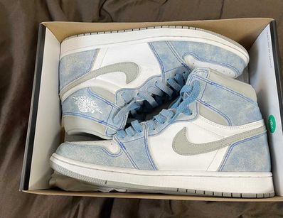 Nike Air Jordan 1 High OG "Hyper Royal"