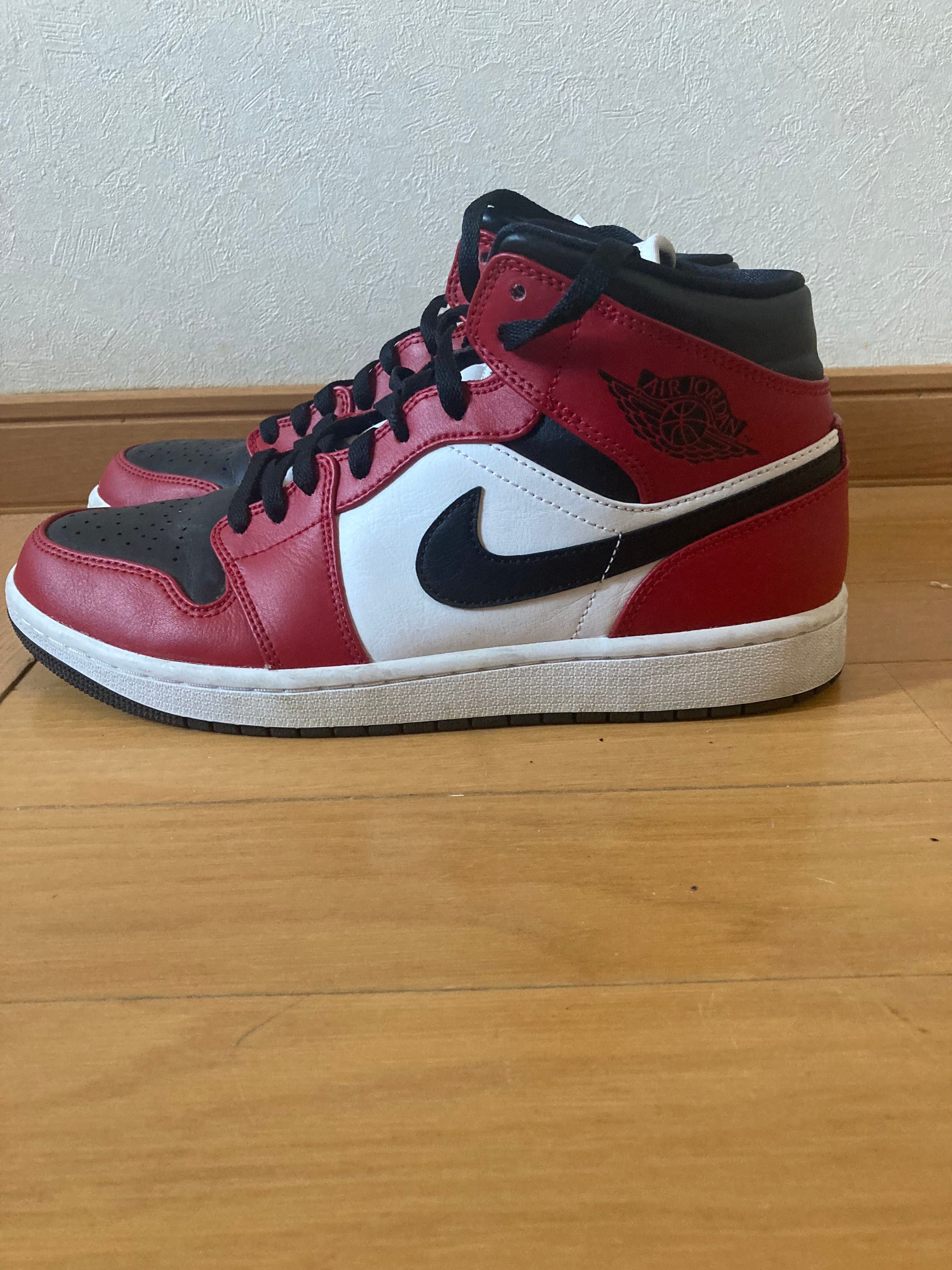 Nike Air Jordan 1 Mid "Chicago Black Toe"