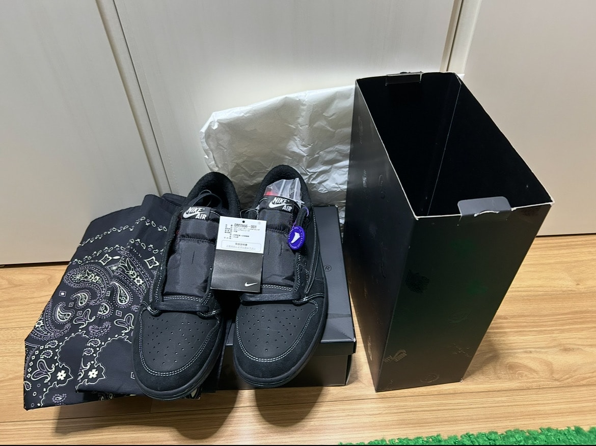 Travis Scott × Nike Air Jordan 1 Low OG SP "Black Phantom"