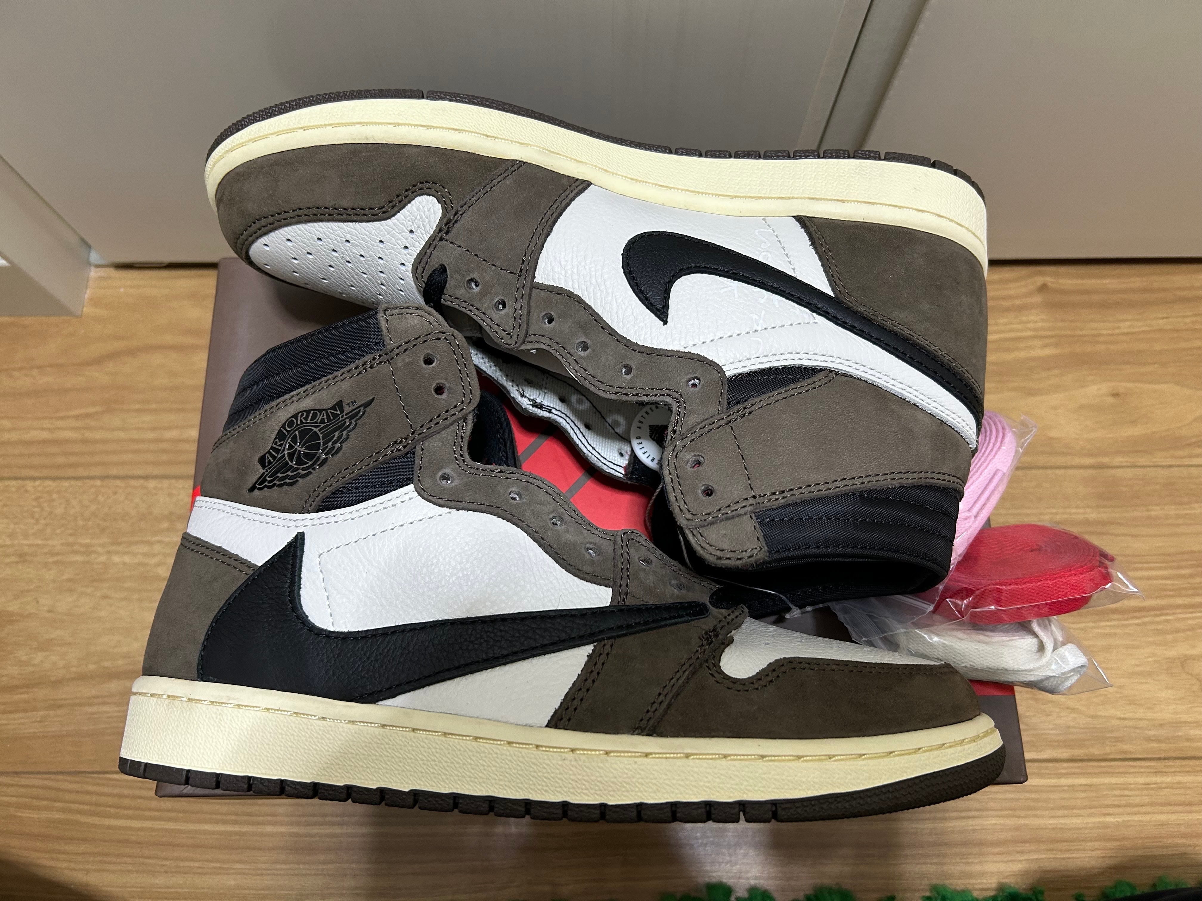 Travis Scott × Nike Air Jordan 1 Retro High OG TS SP "Sail/Dark Mocha"