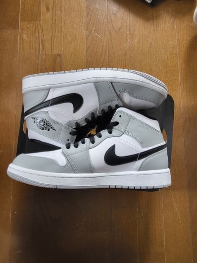 Nike Air Jordan 1 Mid "Light Smoke Grey/White/Black"