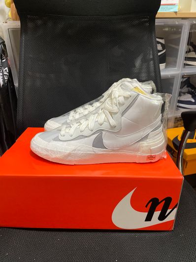 sacai × NIKE BLAZER MID "WHITE/WOLF GREY"