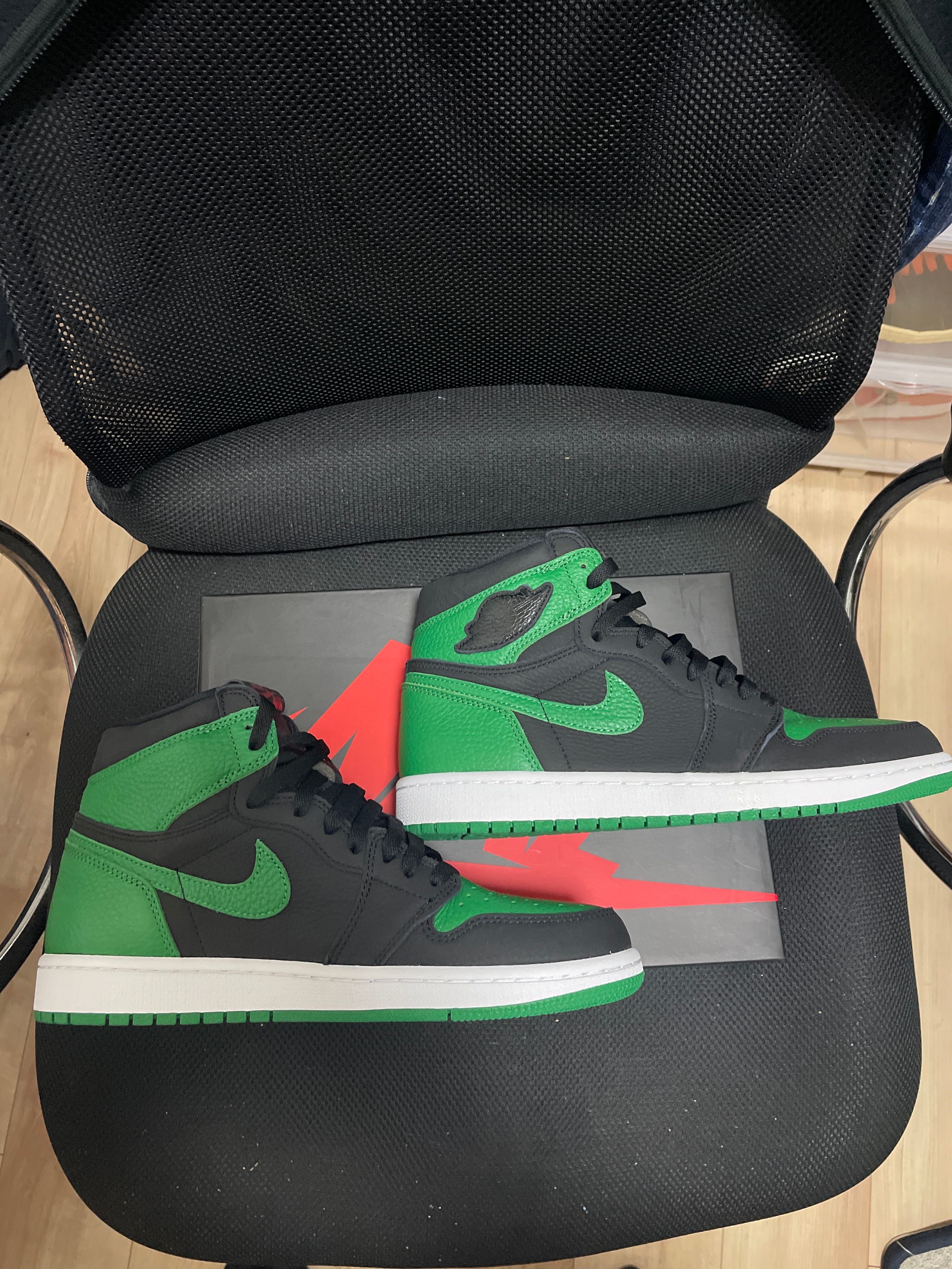 Nike Air Jordan 1 Retro High OG "Black/Pine Green" (2020)