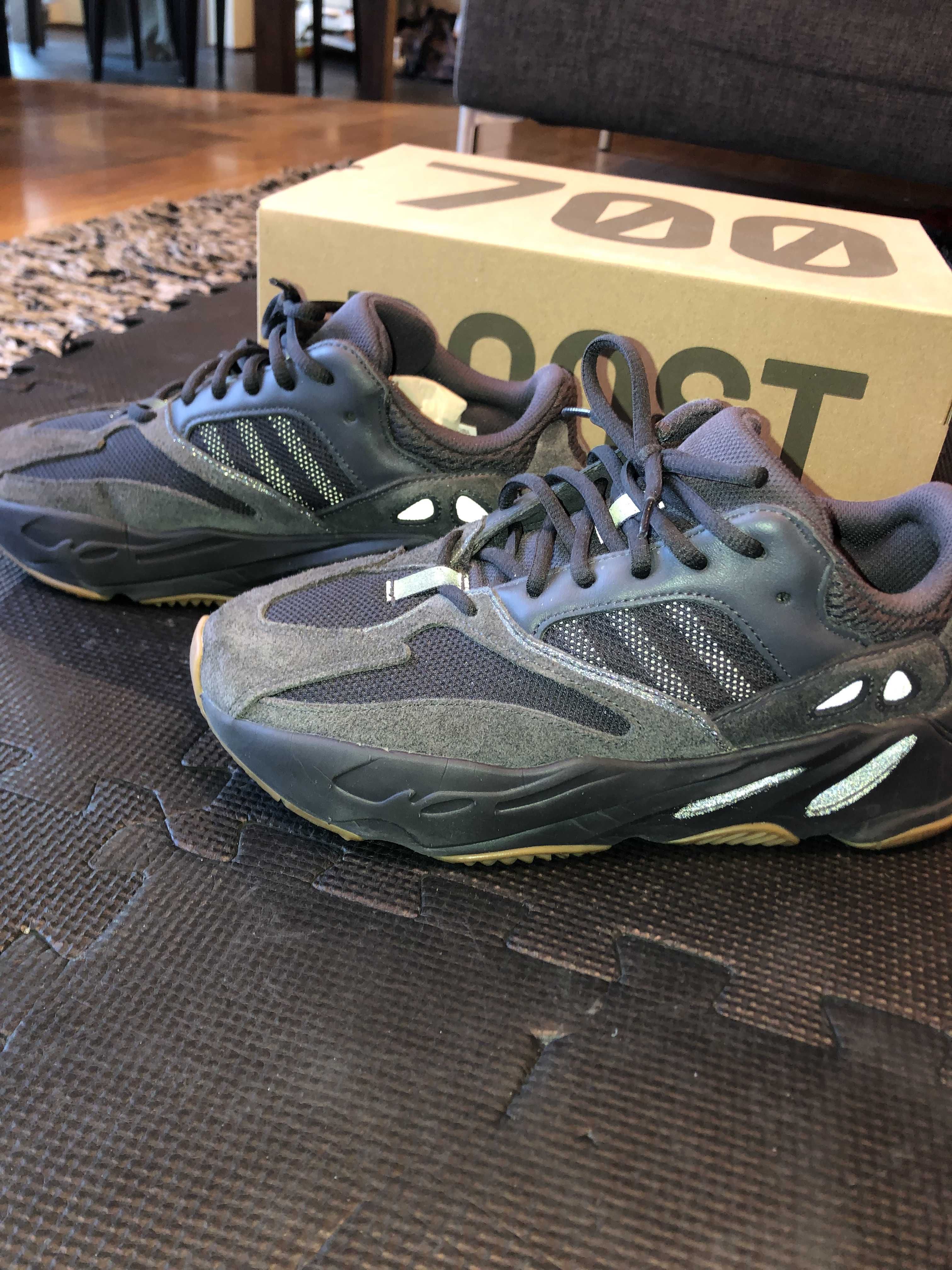 adidas YEEZY Boost 700 "Utility Black"