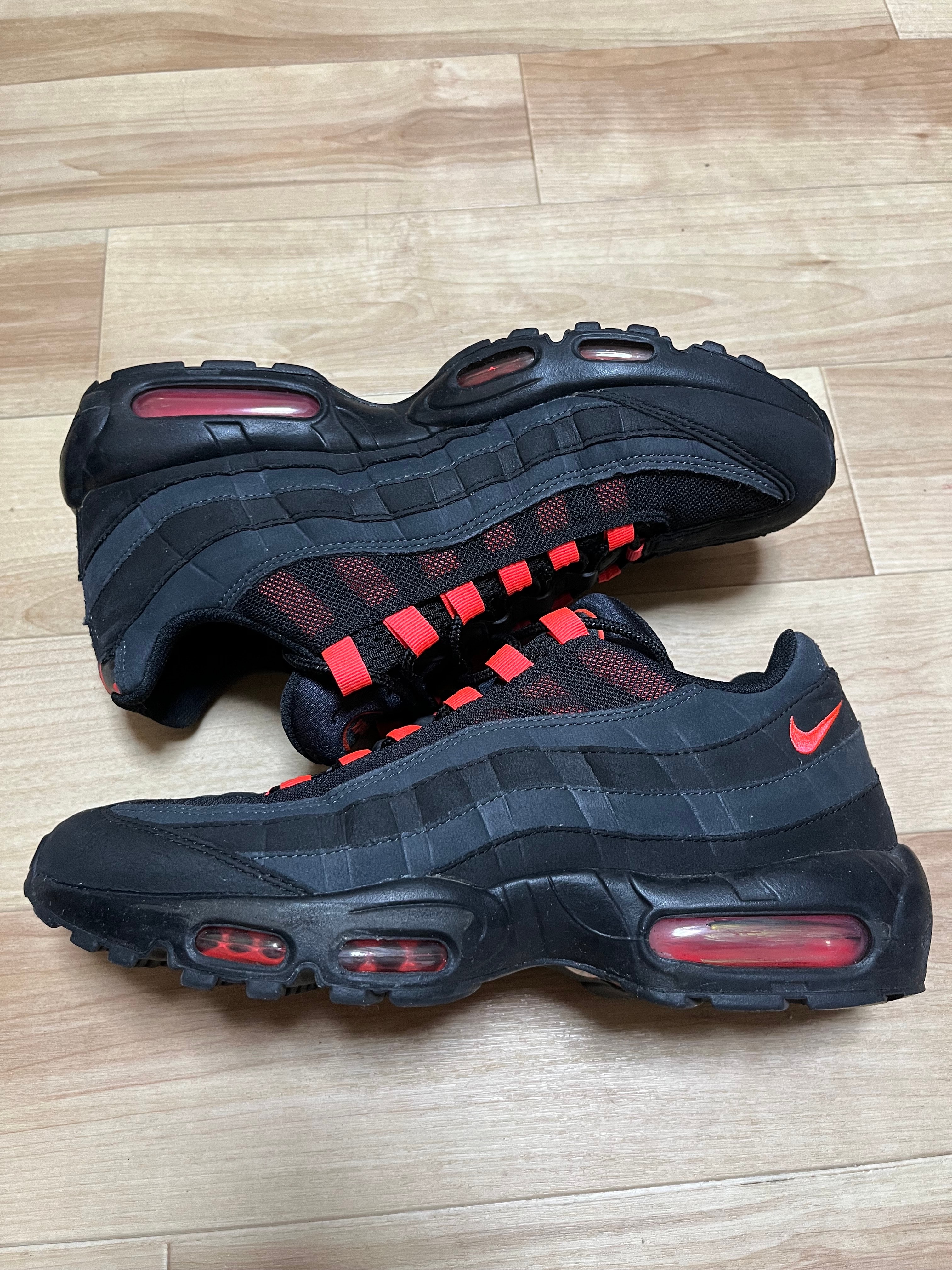 Nike Air Max 95 "Black Laser Crimson"