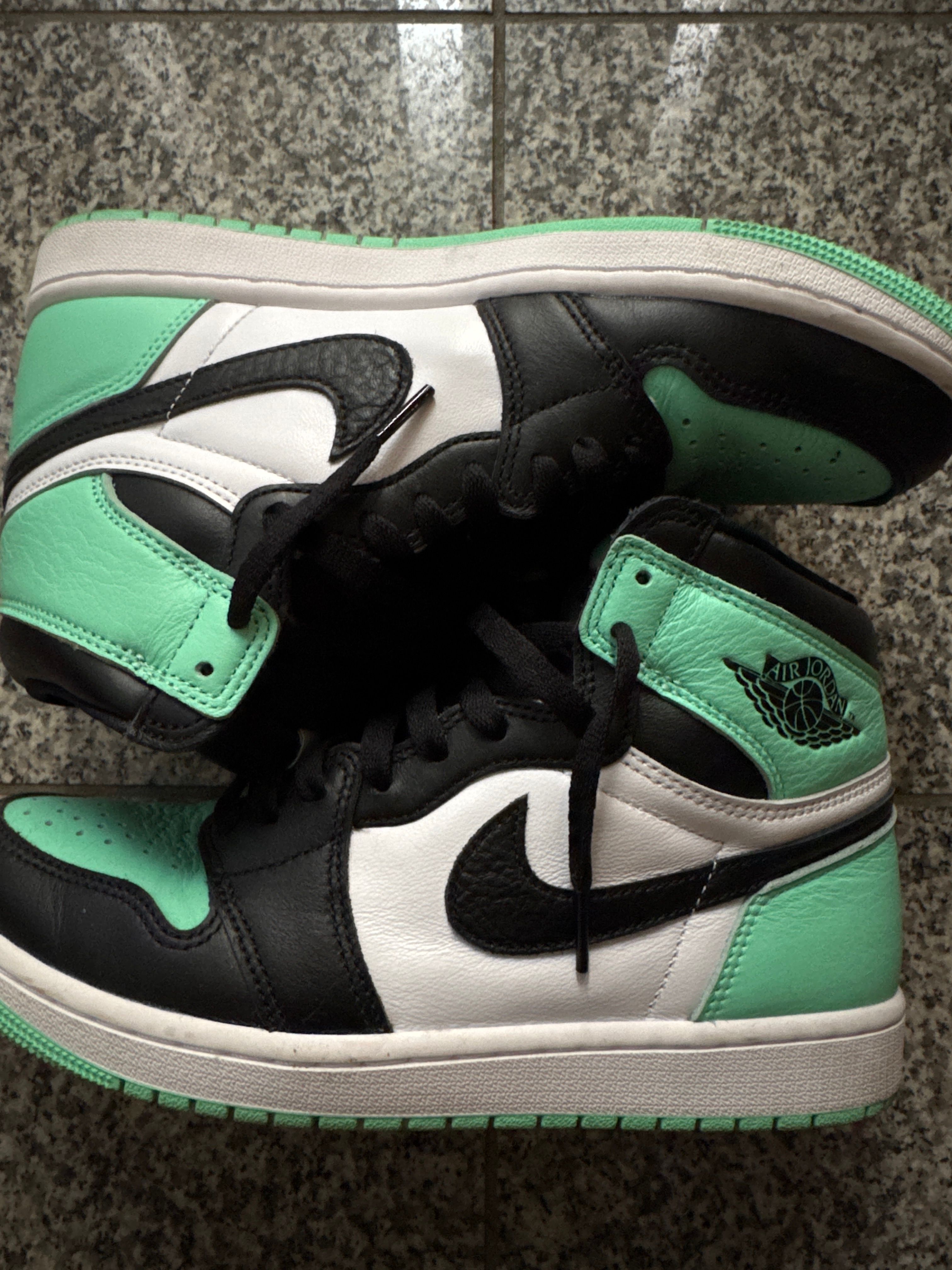 Nike Air Jordan 1 High OG "Green Glow"