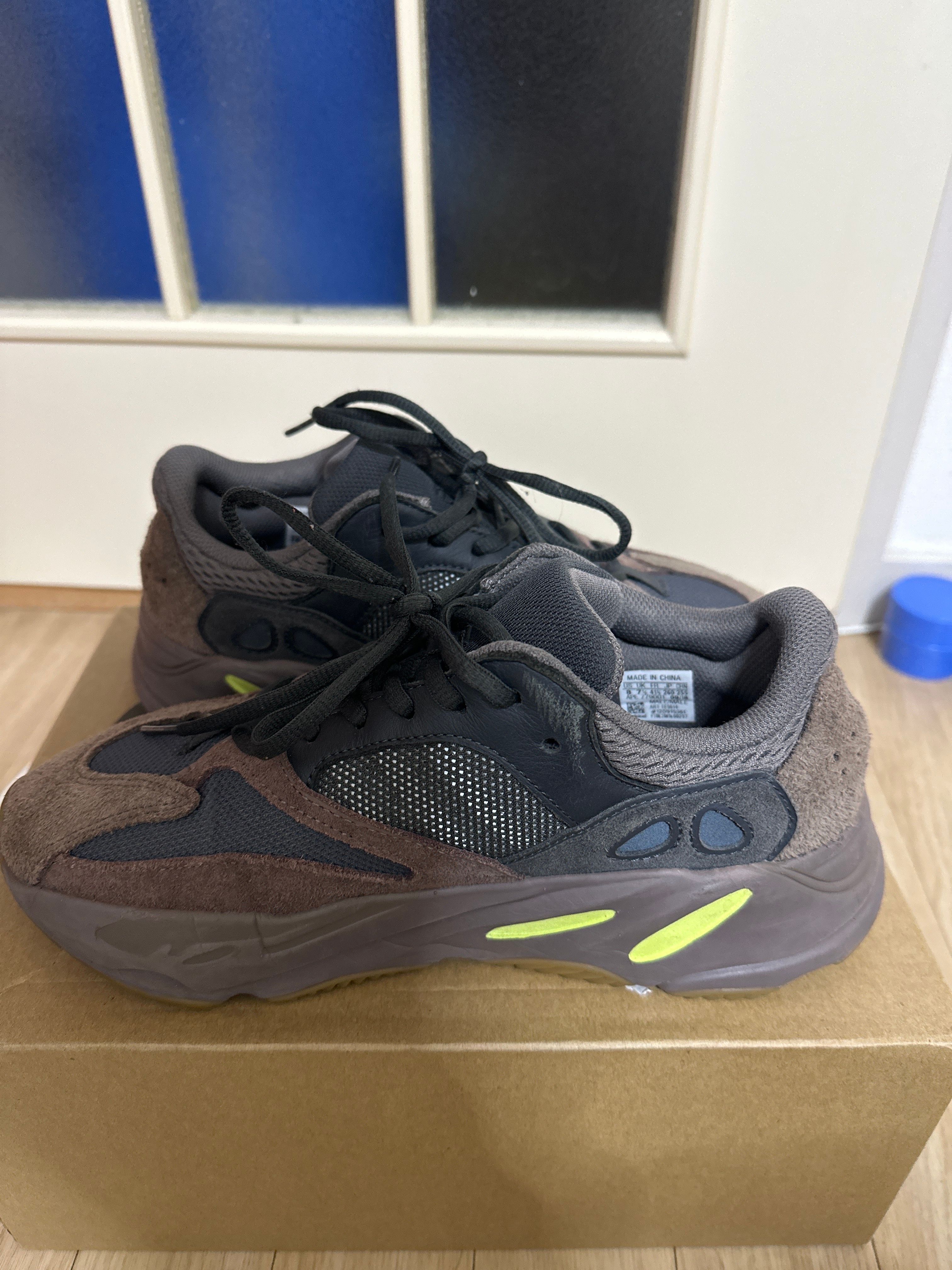 YEEZY BOOST 700 WAVE RUNNER DARK GREY