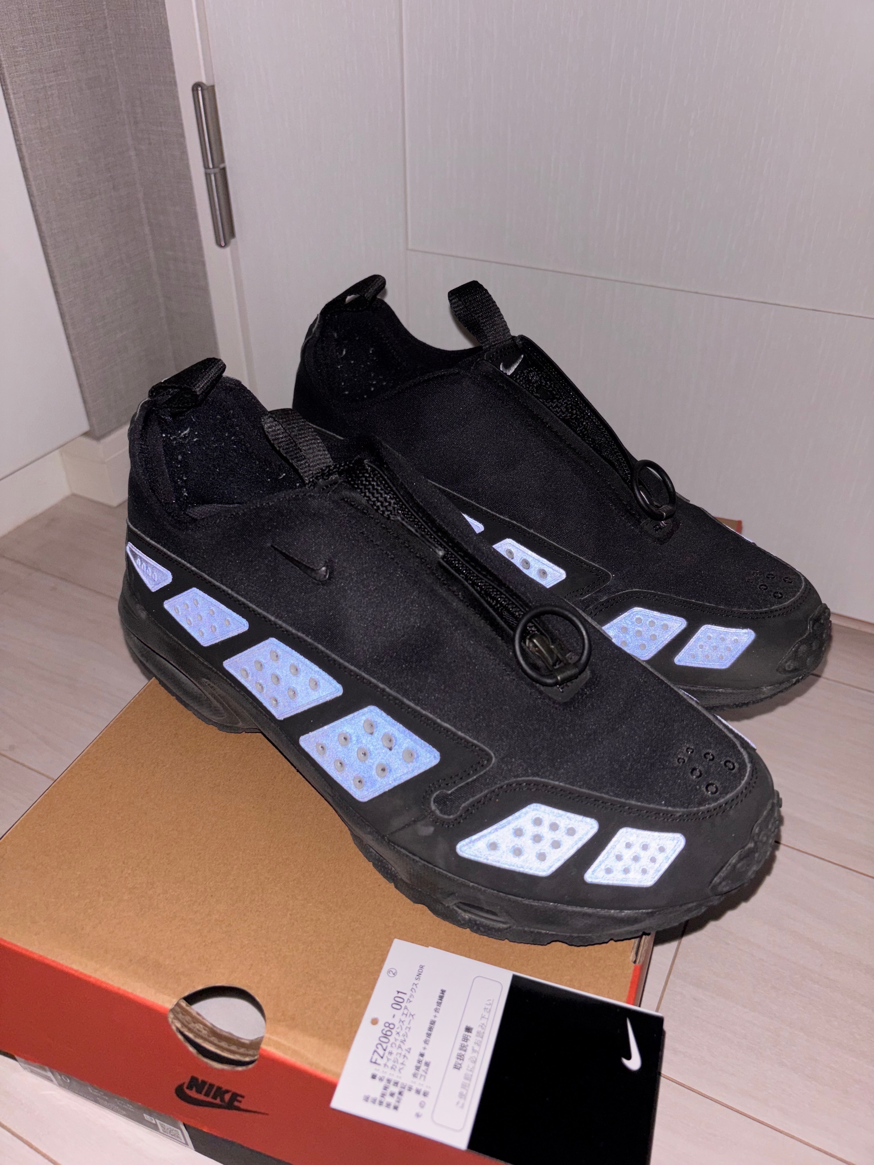 ナイキ ウィメンズ エアマックスサンダー "ブラック アンド シルバー"