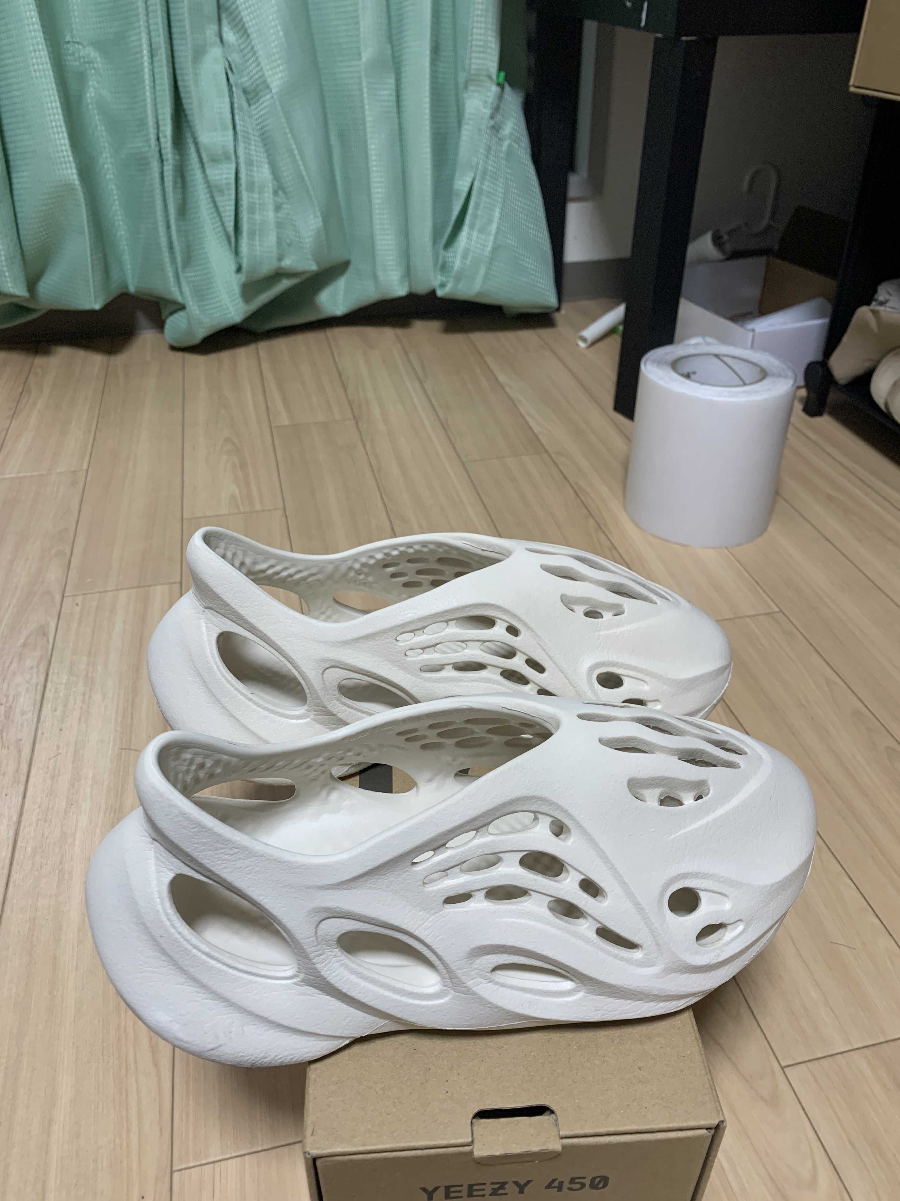 adidas YEEZY Foam Runner "Sand"