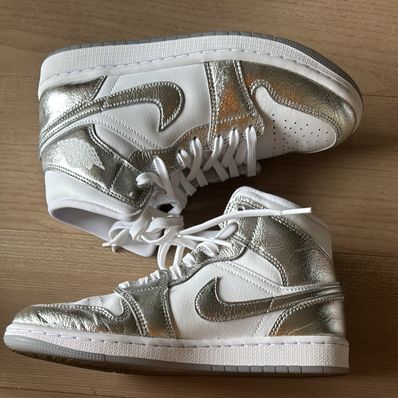 Nike Women's Air Jordan 1 Mid SE "Metallic Silver"