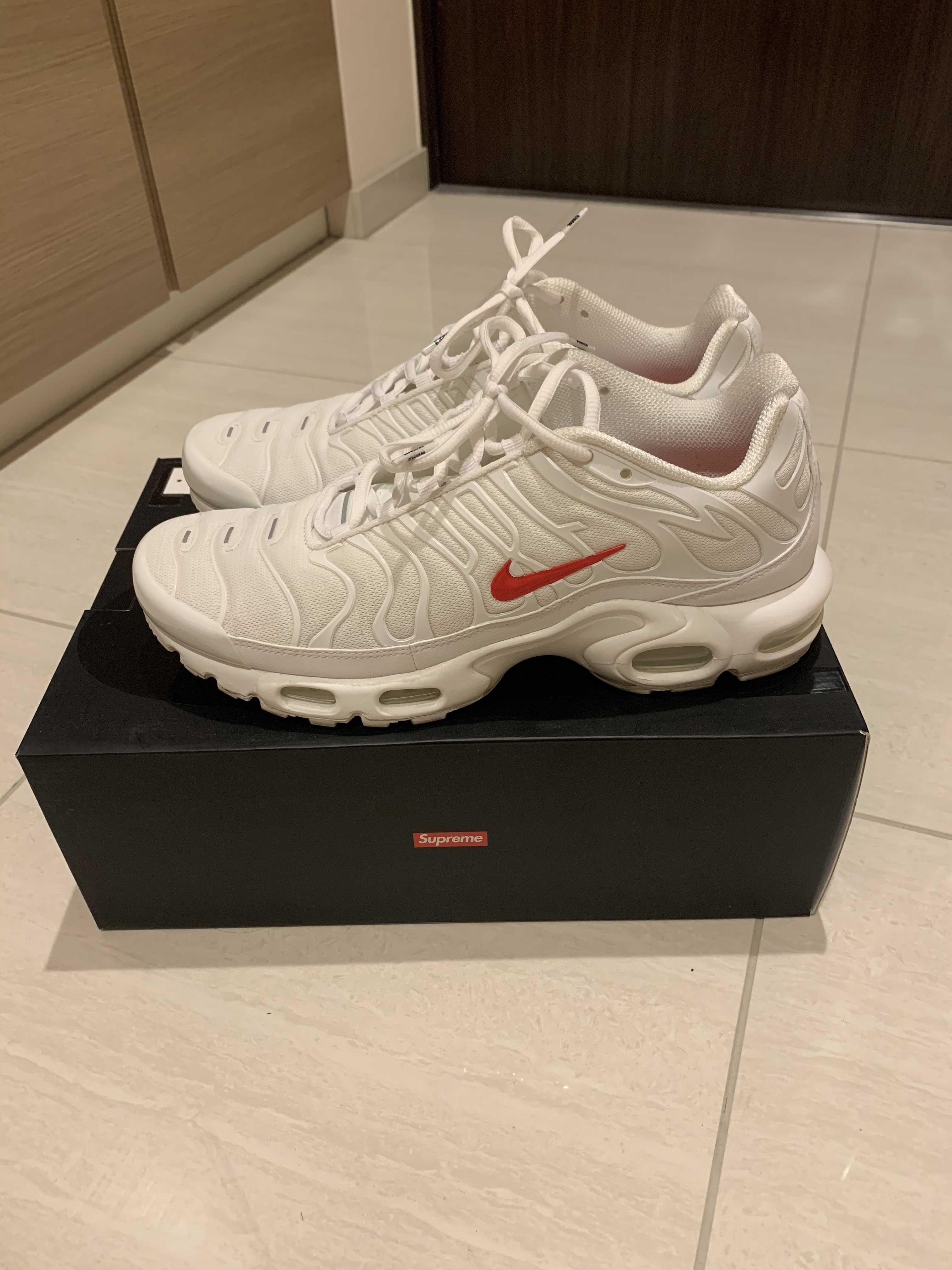 Supreme x Nike Air Max Plus TN "White/Speed Red"