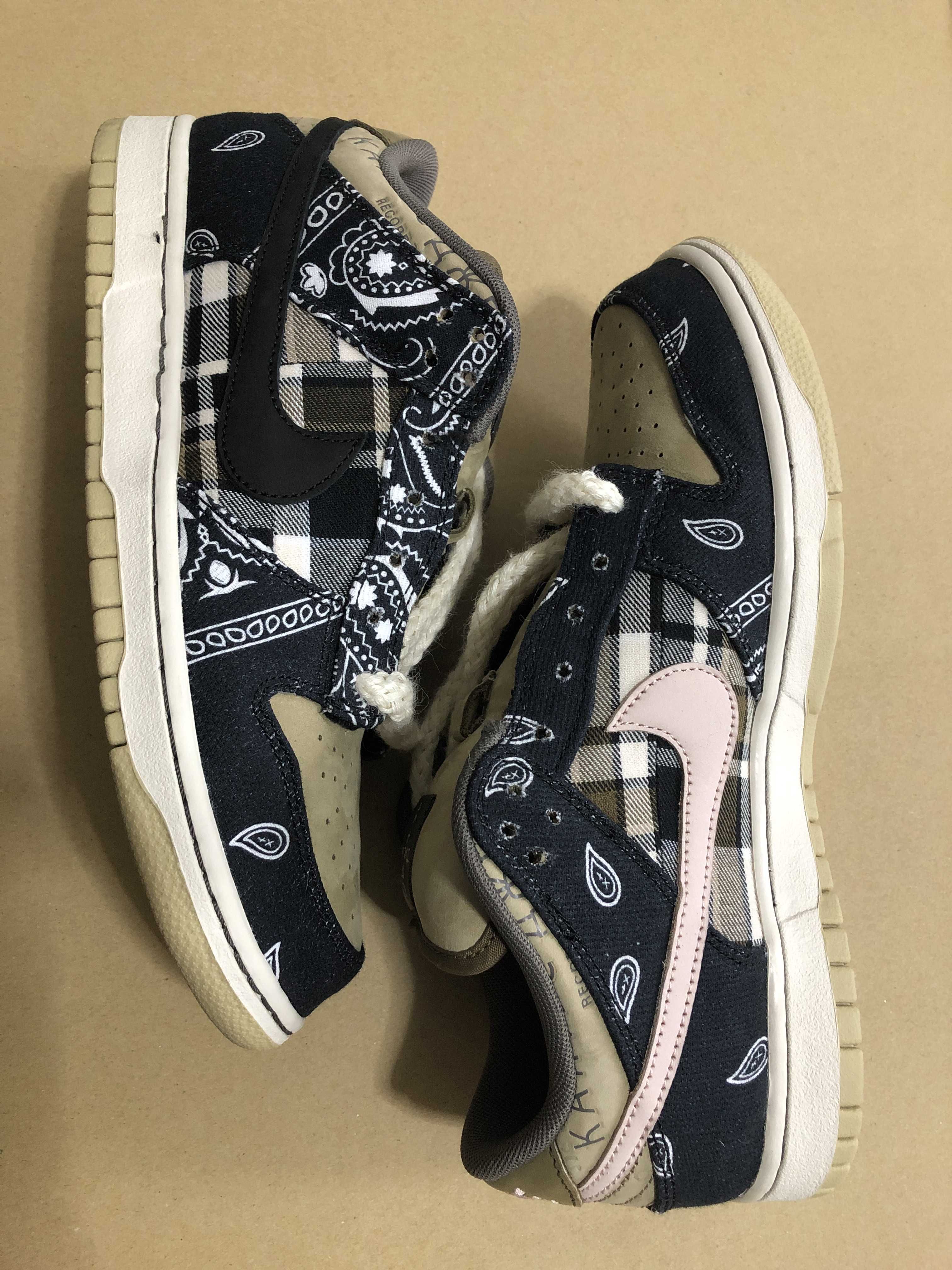 Travis Scott × Nike SB Dunk Low "Black/Parachute Beige"