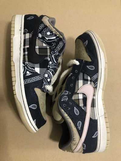 Travis Scott × Nike SB Dunk Low "Black/Parachute Beige"