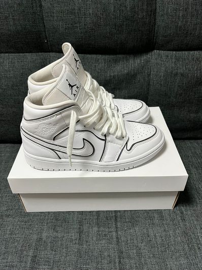 NIKE Women's AIR JORDAN 1 MID "WHITE/BLACK"