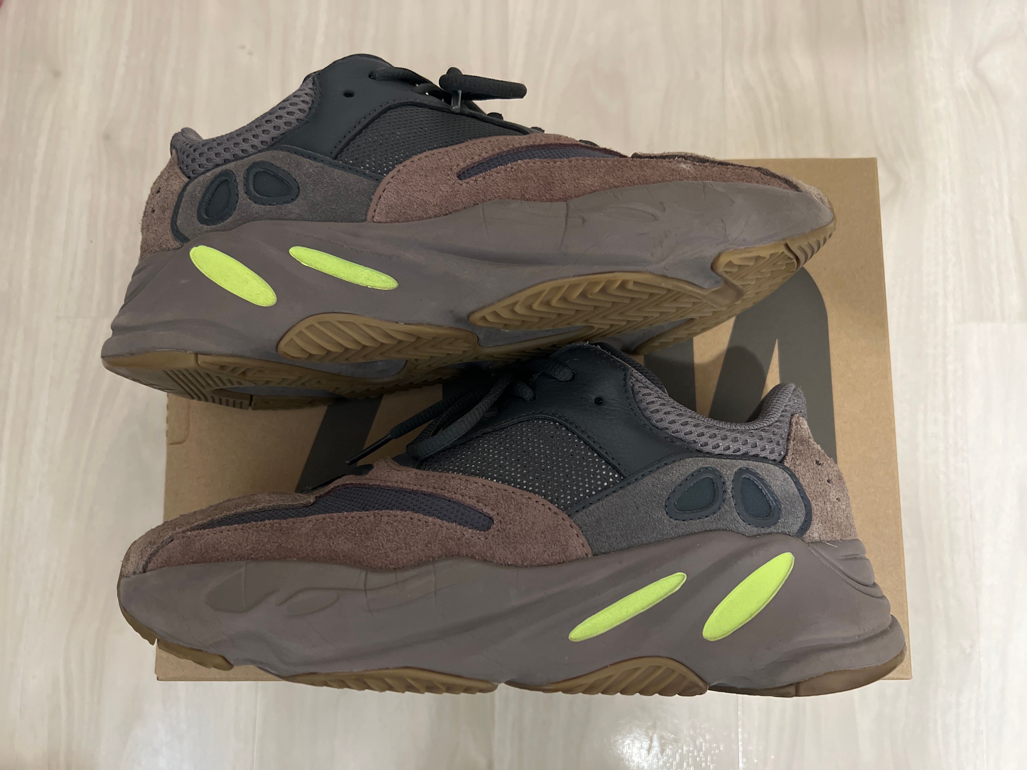 YEEZY BOOST 700 WAVE RUNNER DARK GREY