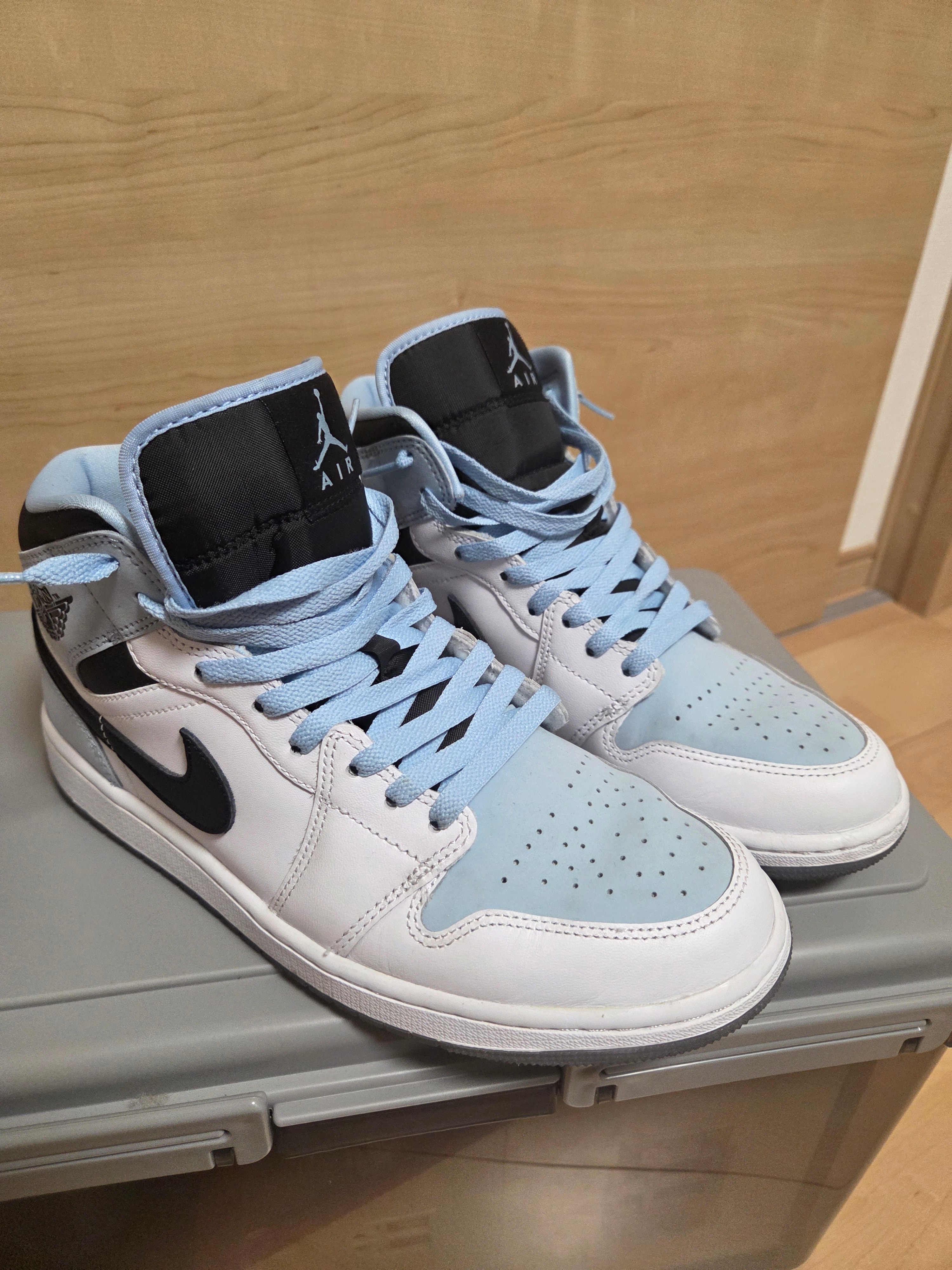 Nike Air Jordan 1 Mid "Ice Blue Nubuck"