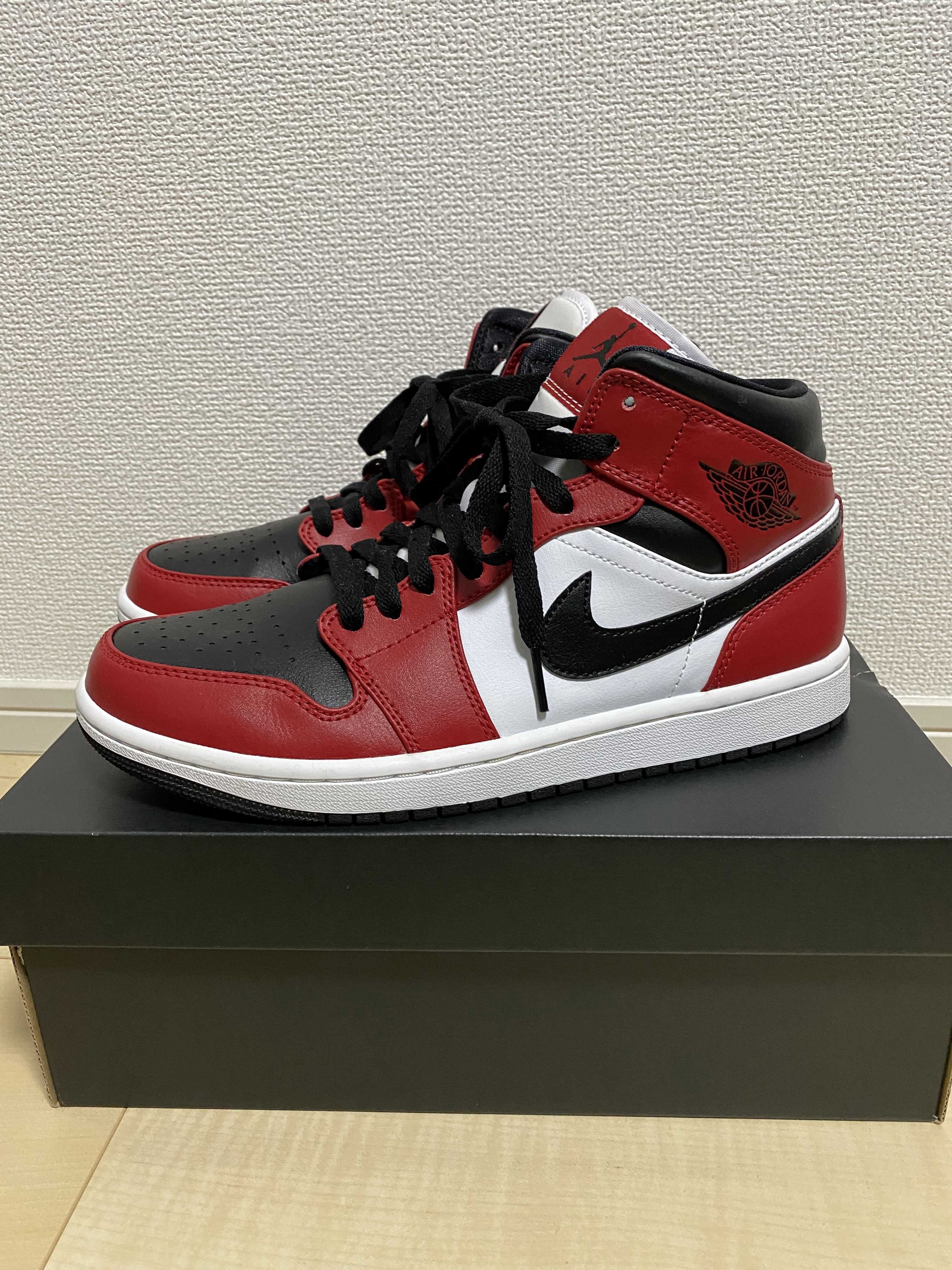 Nike Air Jordan 1 Mid "Chicago Black Toe"
