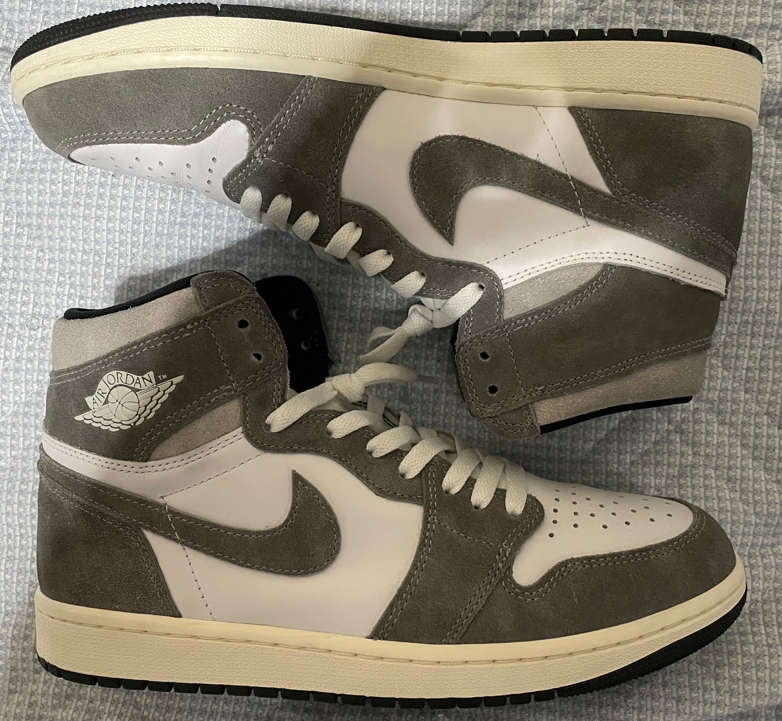 Nike Air Jordan 1 Retro High OG "Black and Smoke Grey"