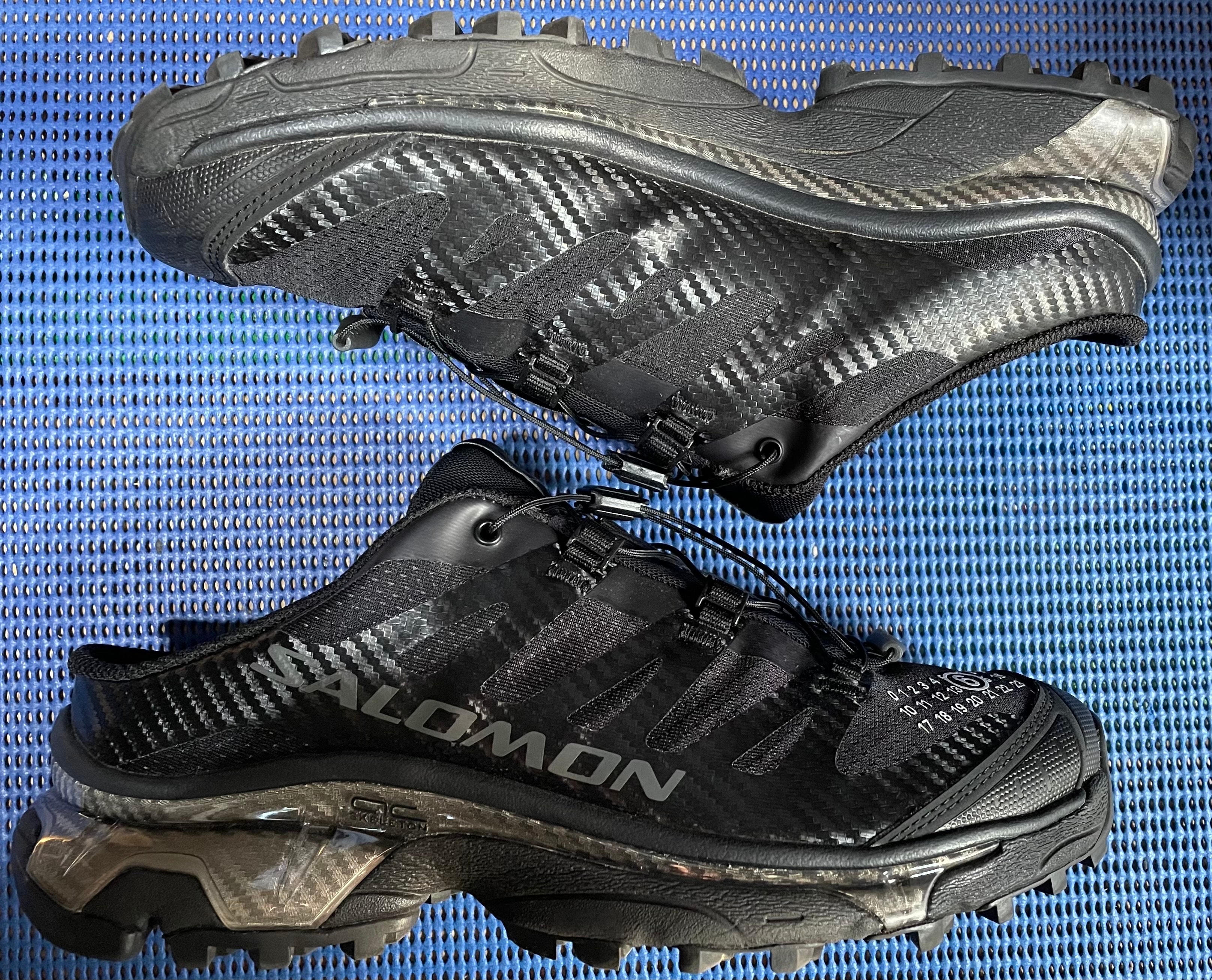 MM6メゾンマルジェラ × サロモン XT-4 ミュール "ブラック"