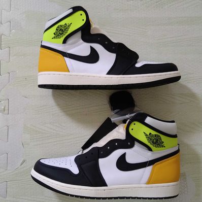 Nike Air Jordan 1 High OG "Volt Gold"