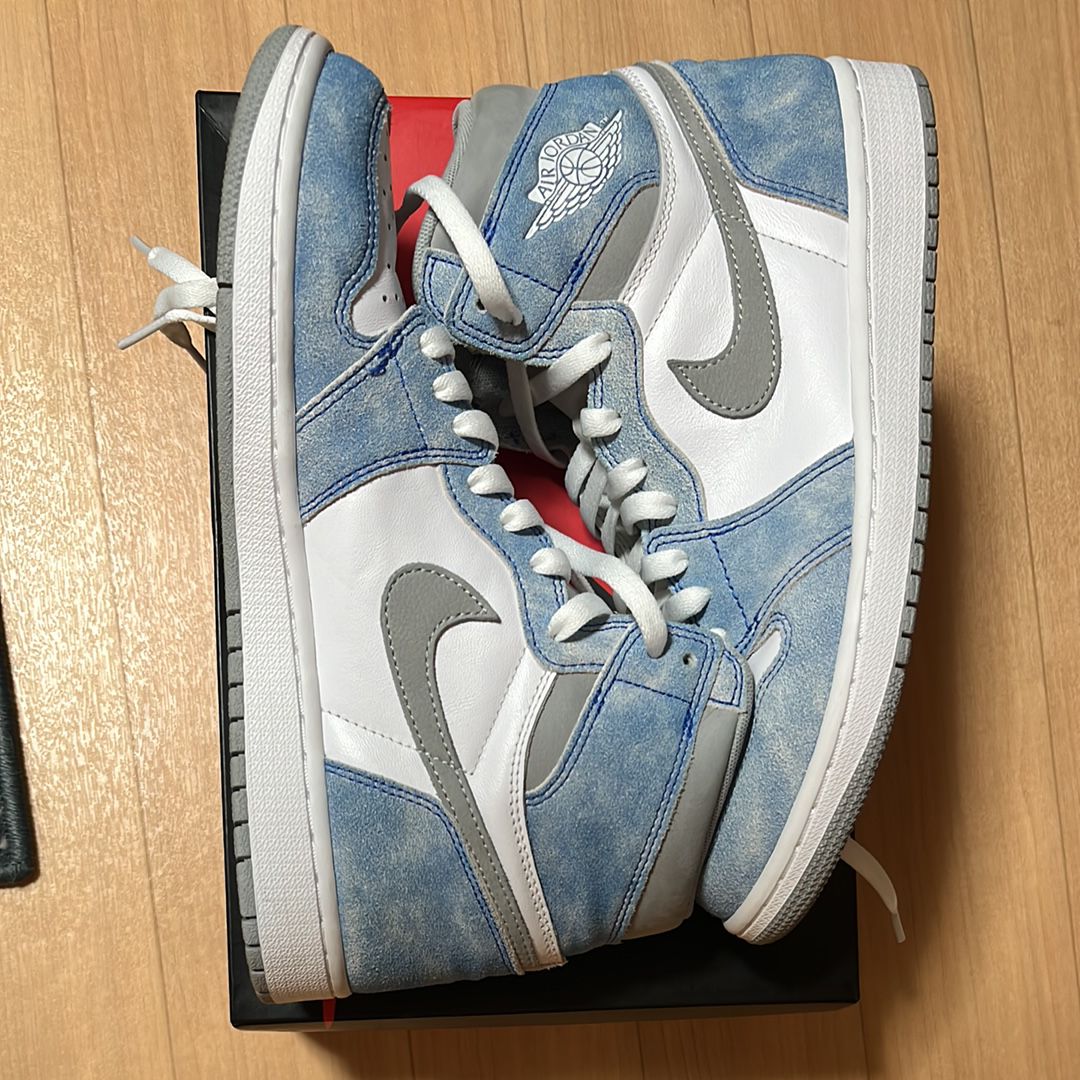 Nike Air Jordan 1 High OG "Hyper Royal"