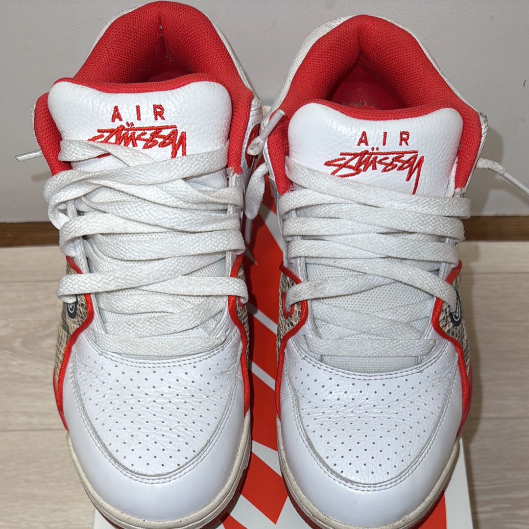 ステューシー × ナイキ エアフライト89 ロー SP "ホワイト ハバネロレッド"