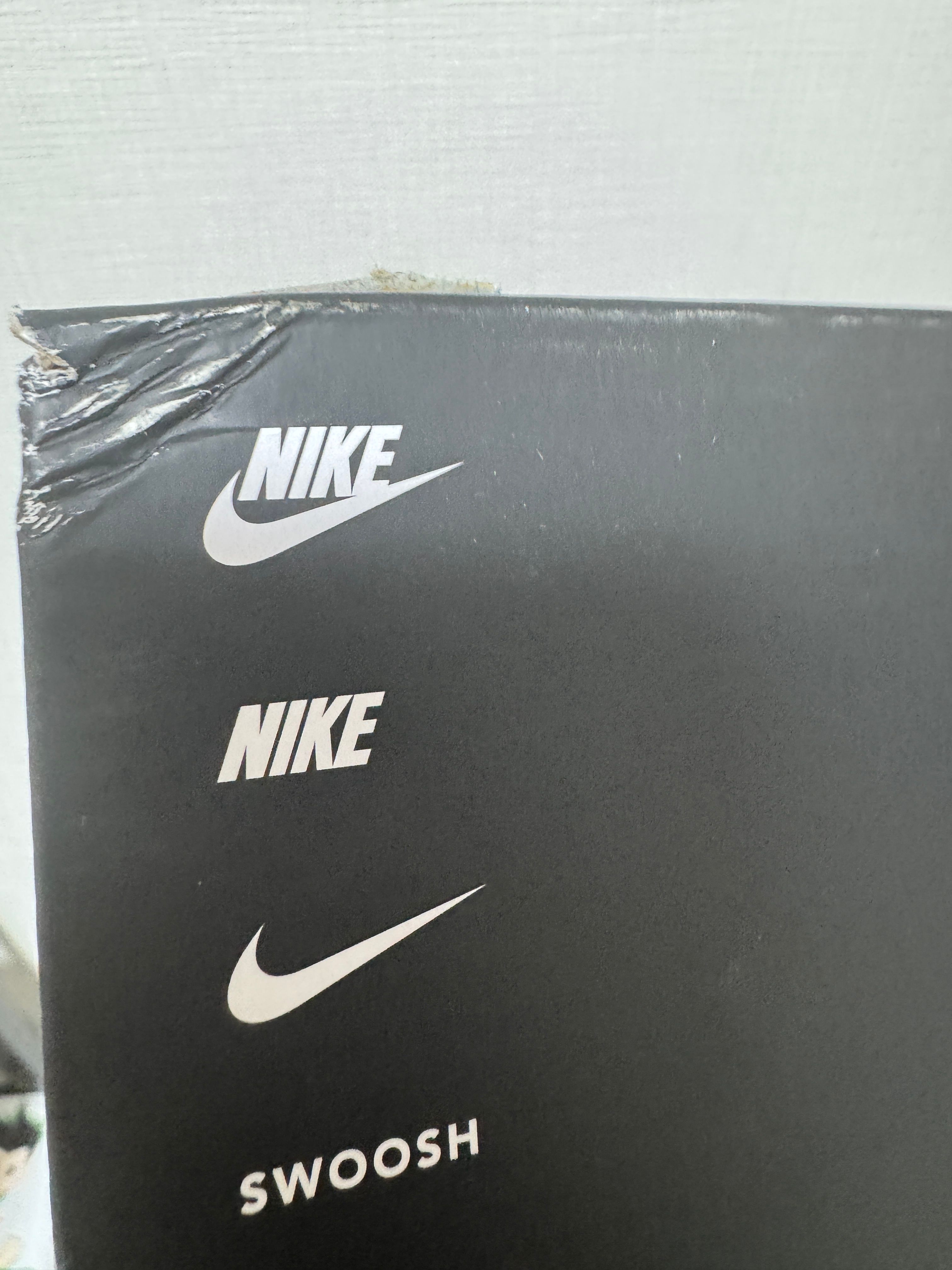 アンブッシュ × ナイキ エアアジャストフォース "サミット ホワイト アンド ブラック"