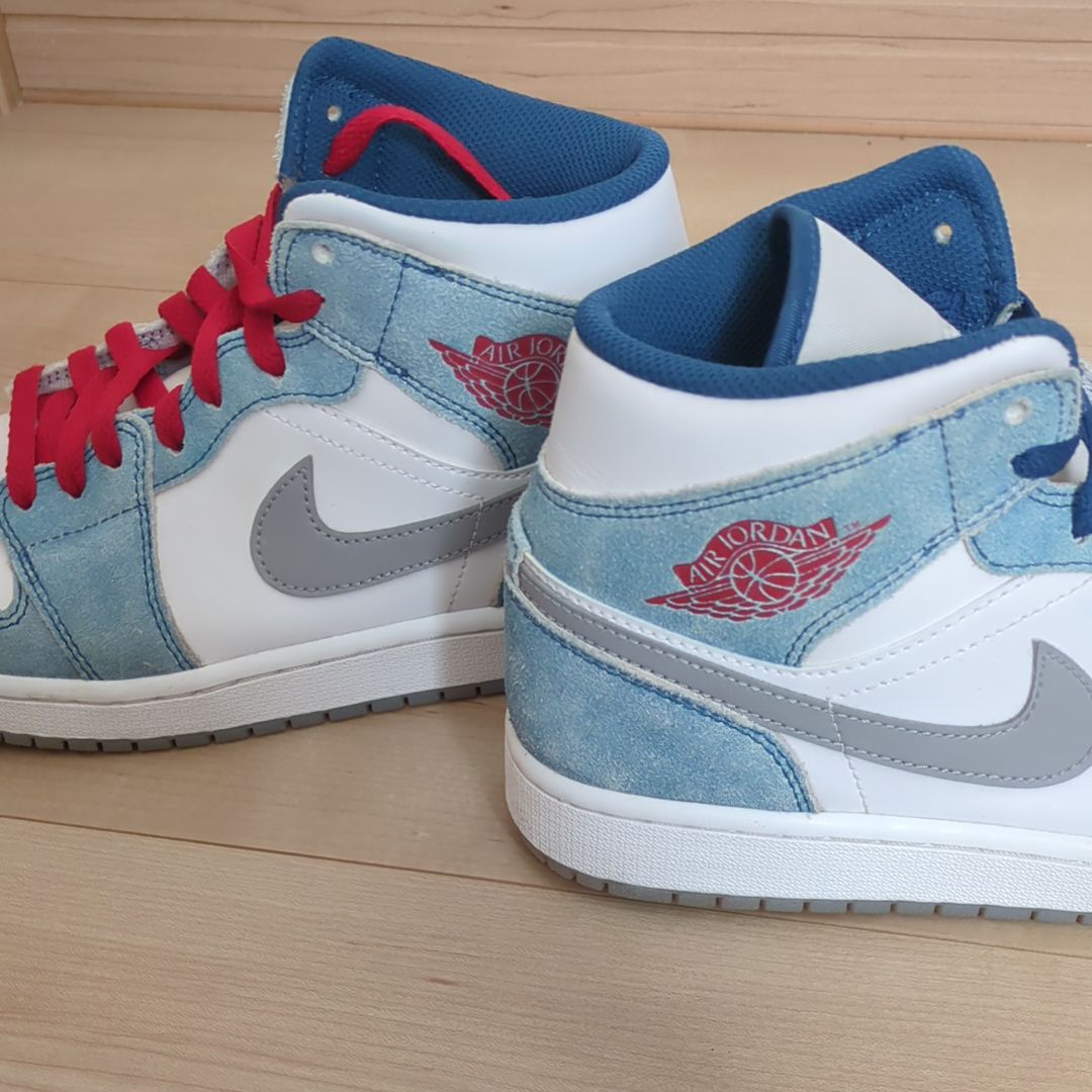 Nike Air Jordan 1 Mid SE "White/Hyper Royal/Red"