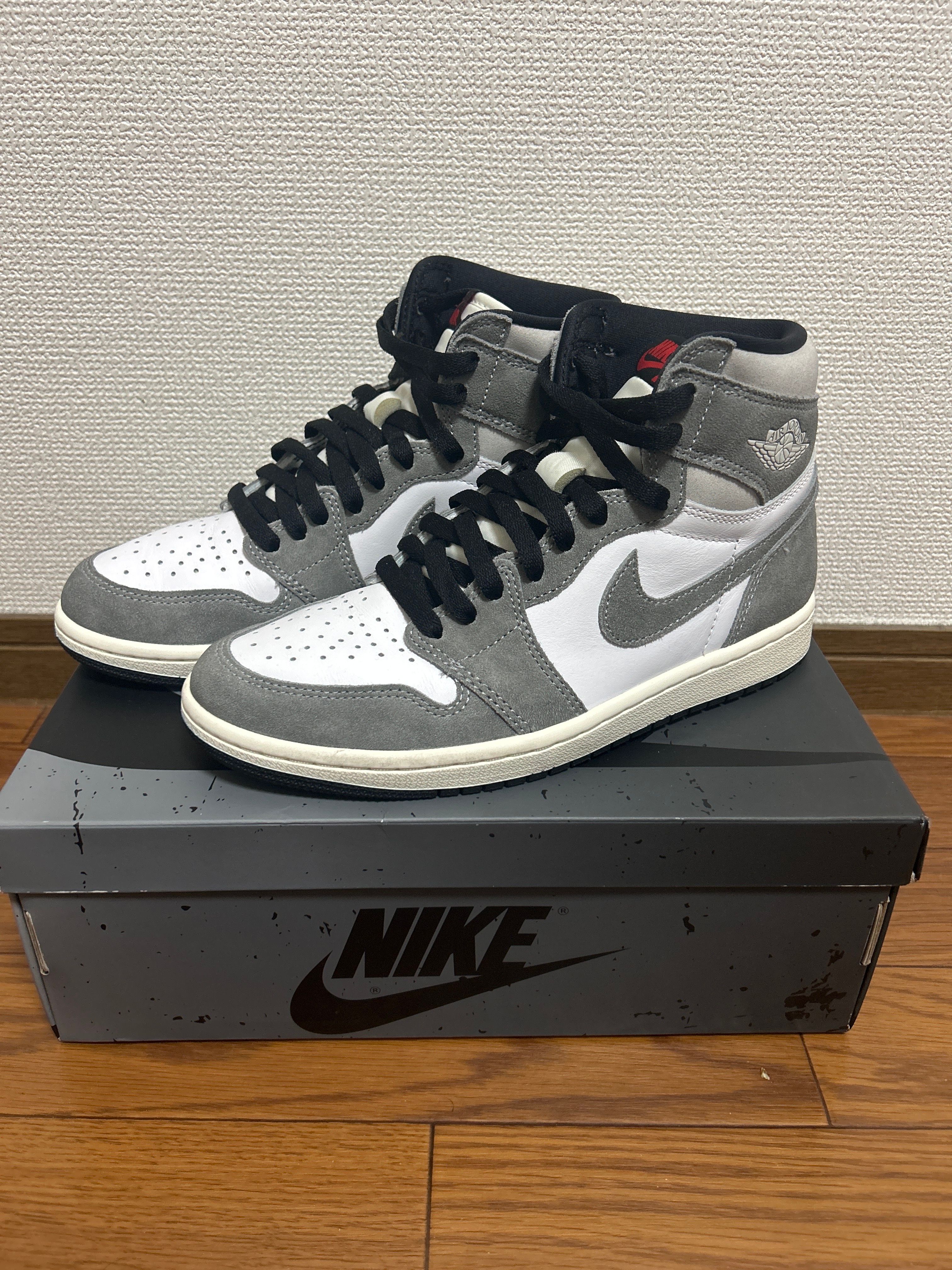 Nike Air Jordan 1 Retro High OG "Black and Smoke Grey"