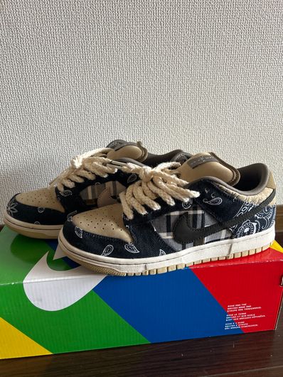 Travis Scott × Nike SB Dunk Low "Black/Parachute Beige"