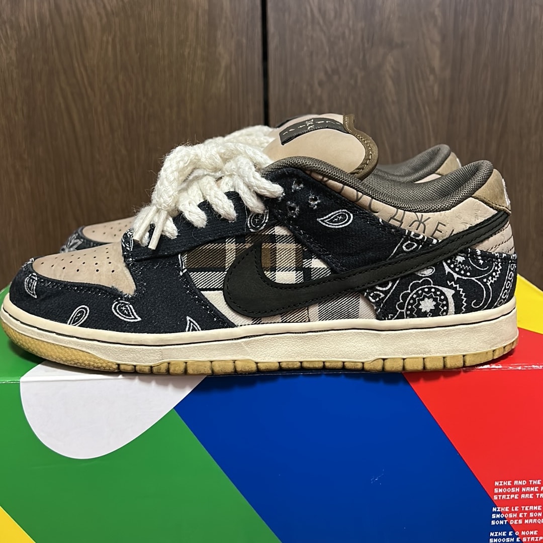 Travis Scott × Nike SB Dunk Low "Black/Parachute Beige"