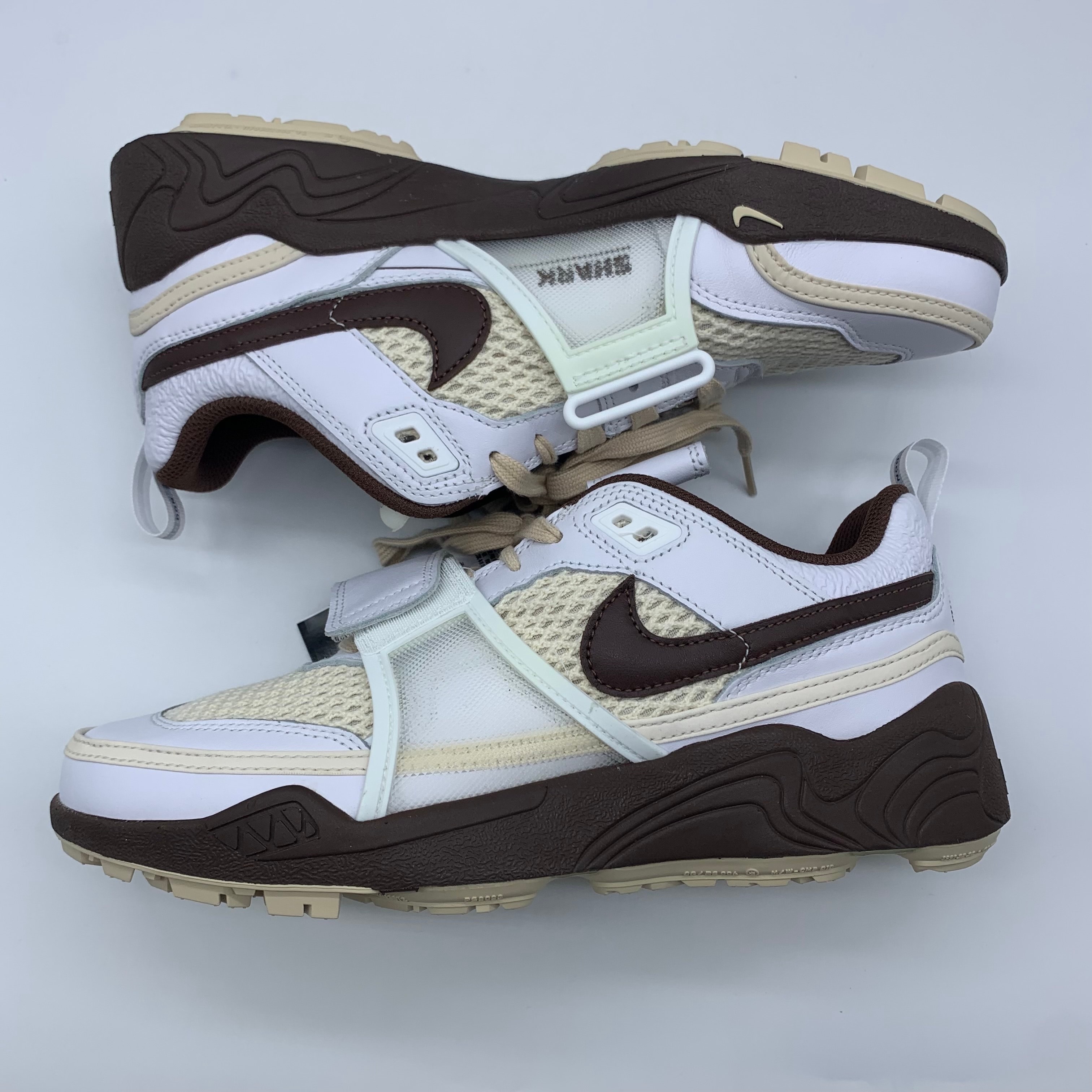 Travis Scott × Nike Zoom Field Jaxx "White and Light Chocolate"