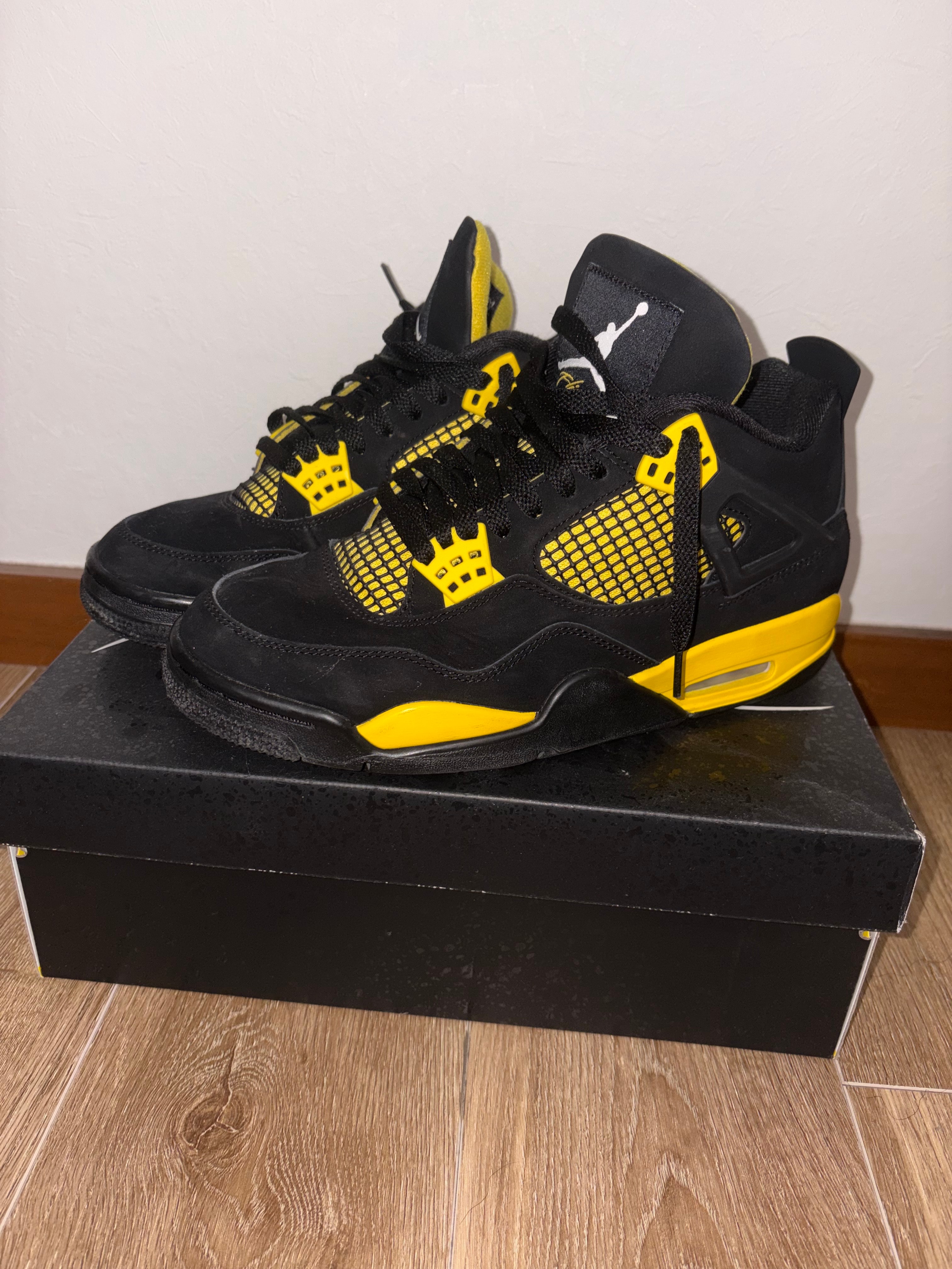 Nike Air Jordan 4 Retro "Thunder"(2023)