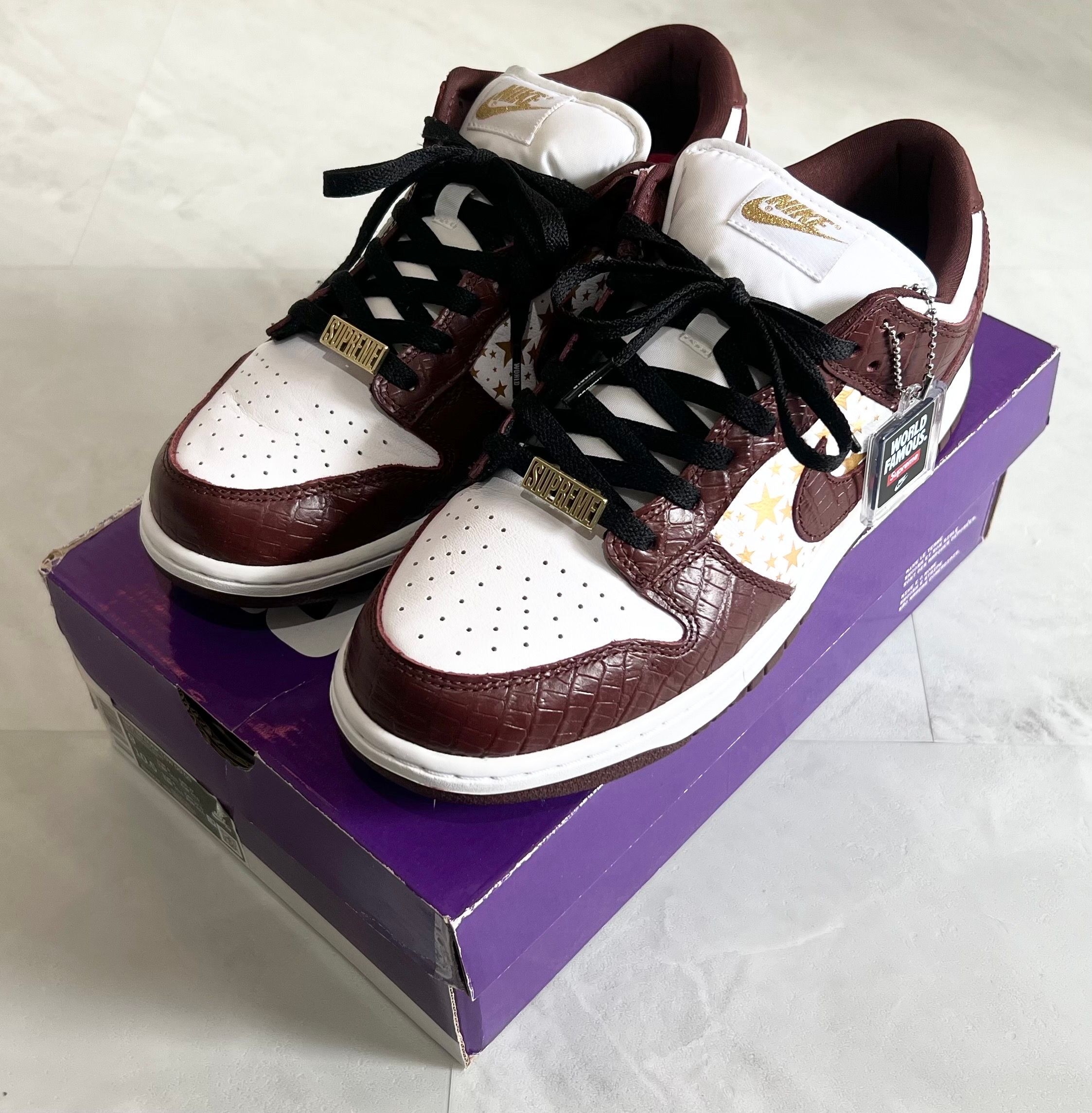 Supreme × Nike SB Dunk Low OG QS Gold Stars "White/Barkroot Brown"