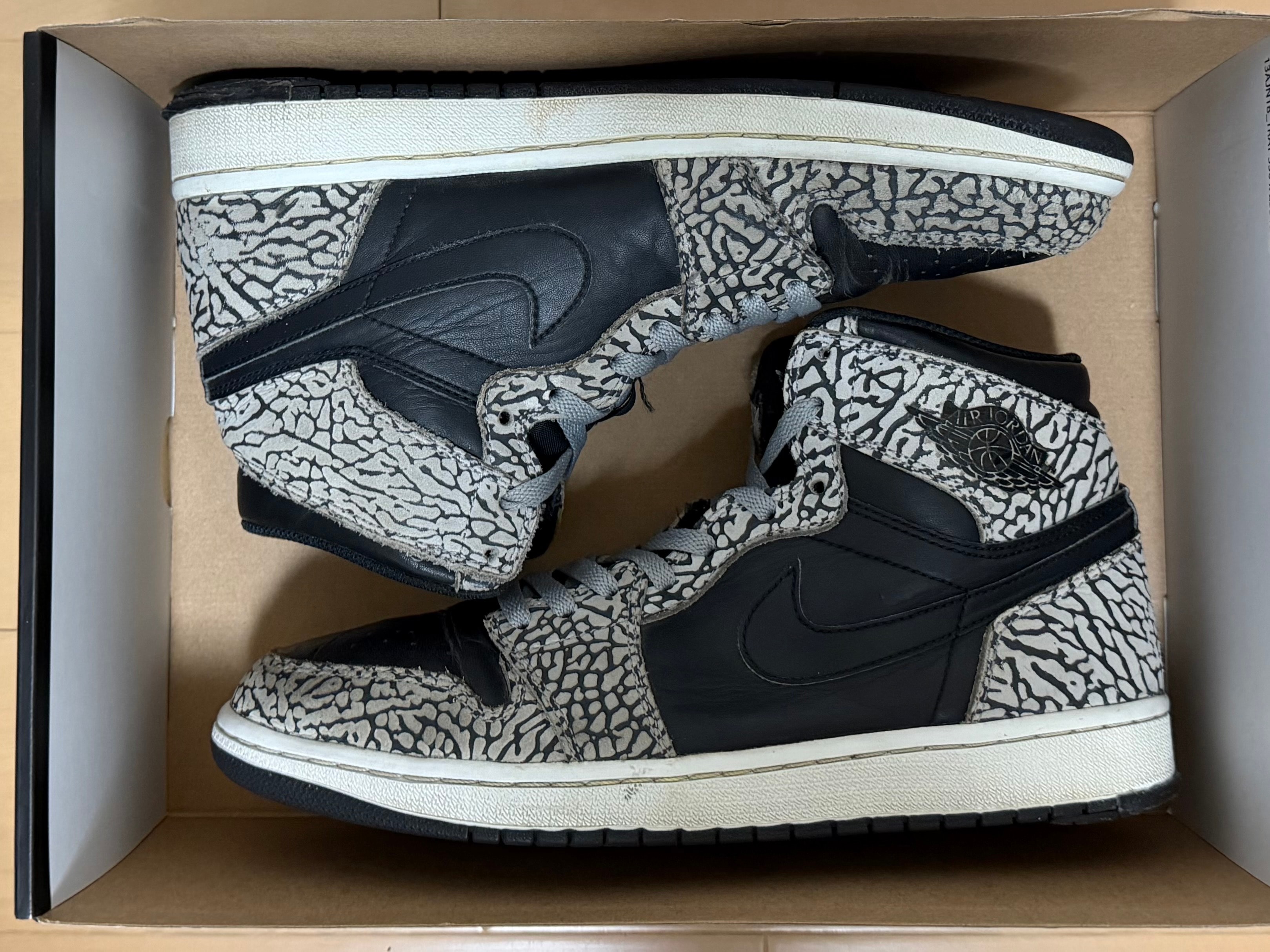 Nike Air Jordan 1 Retro High "Un-Supreme"