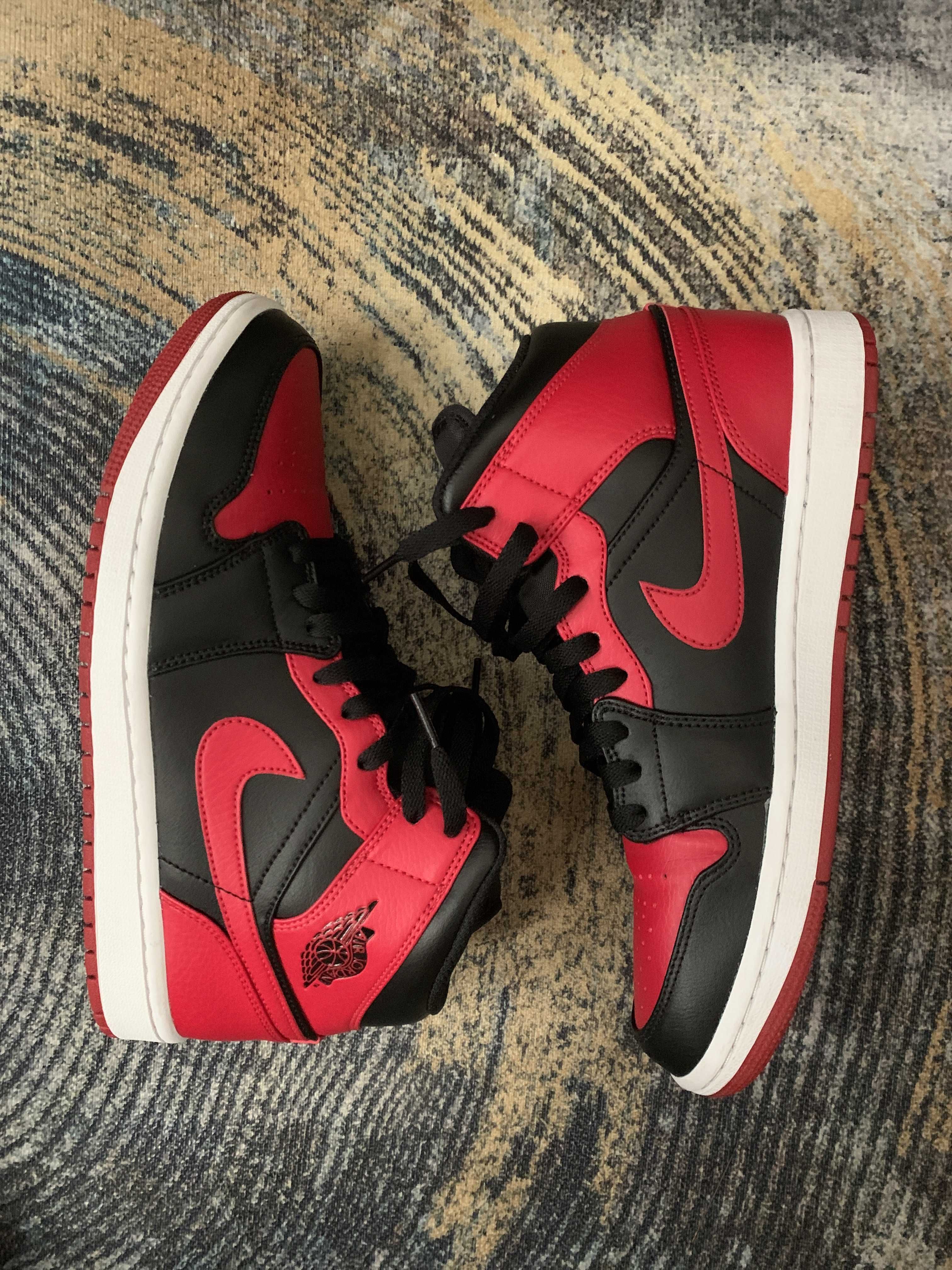 Nike Air Jordan 1 Mid "Bred"