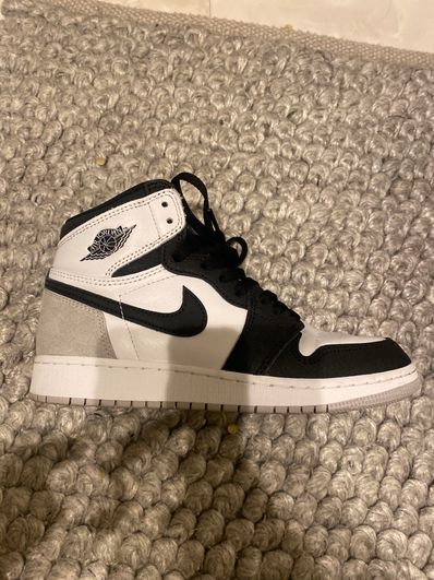 Nike GS Air Jordan 1 High OG "Bleached Coral"